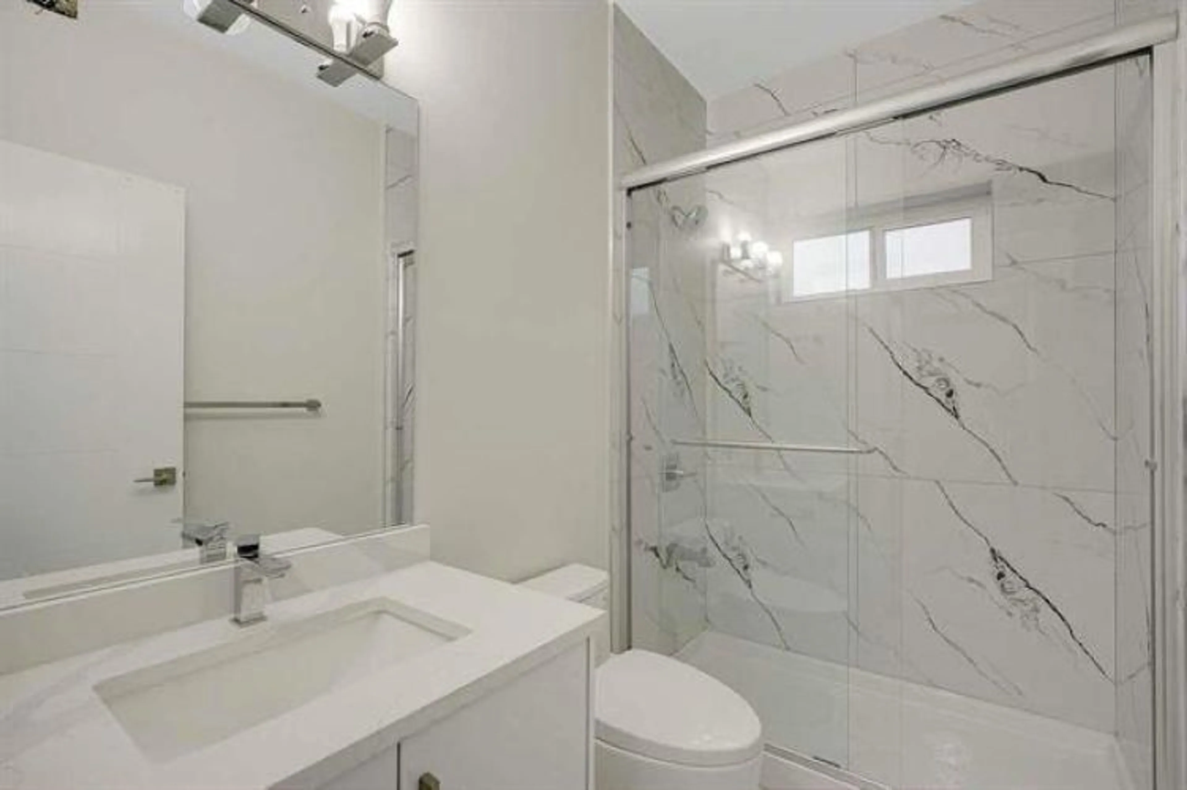 Standard bathroom, ceramic floors for 8850 ADACHI TERRACE, Mission British Columbia V4S1A4