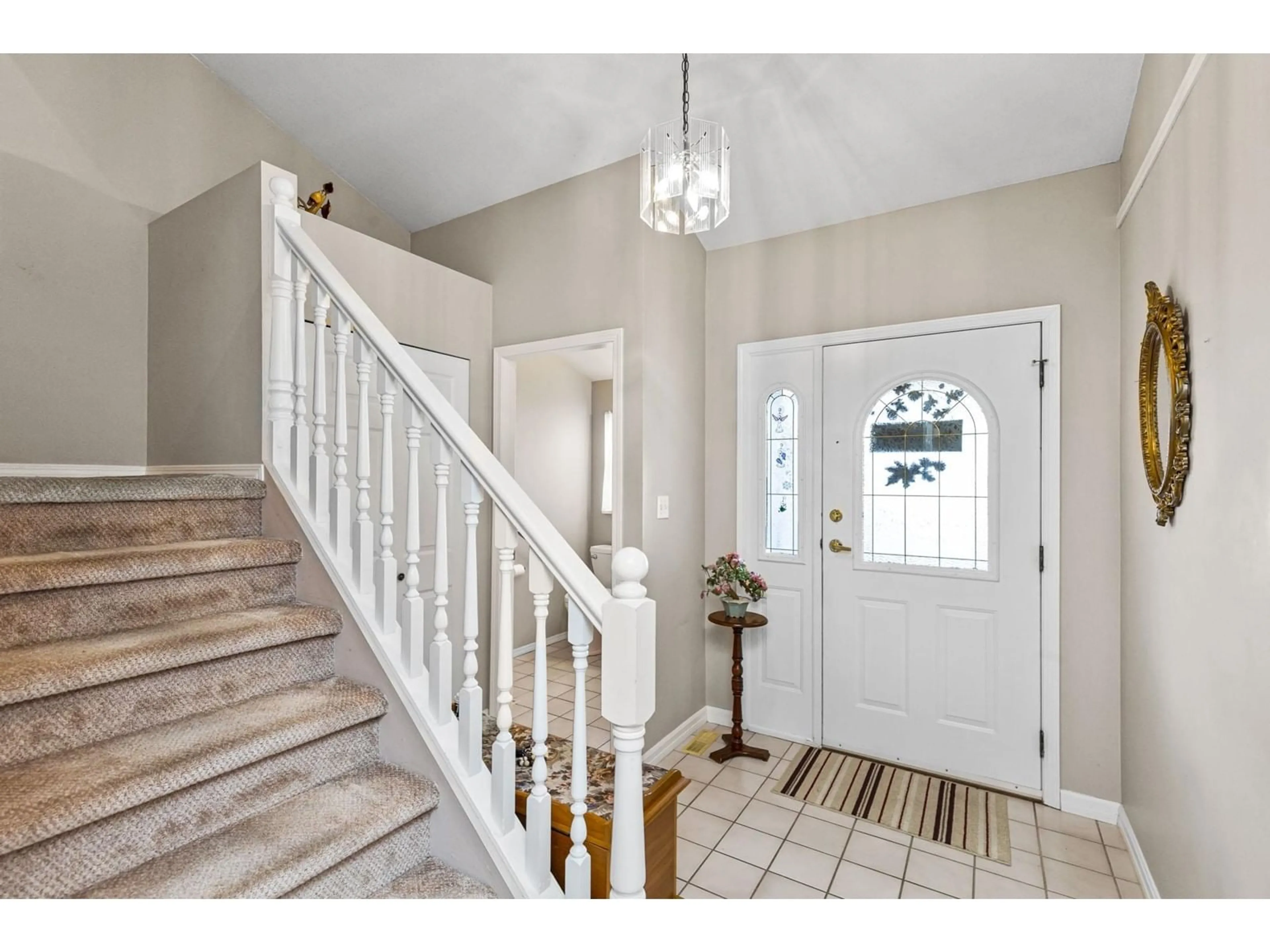 Indoor entryway, wood floors for 9 32861 SHIKAZE COURT, Mission British Columbia V2V6M6