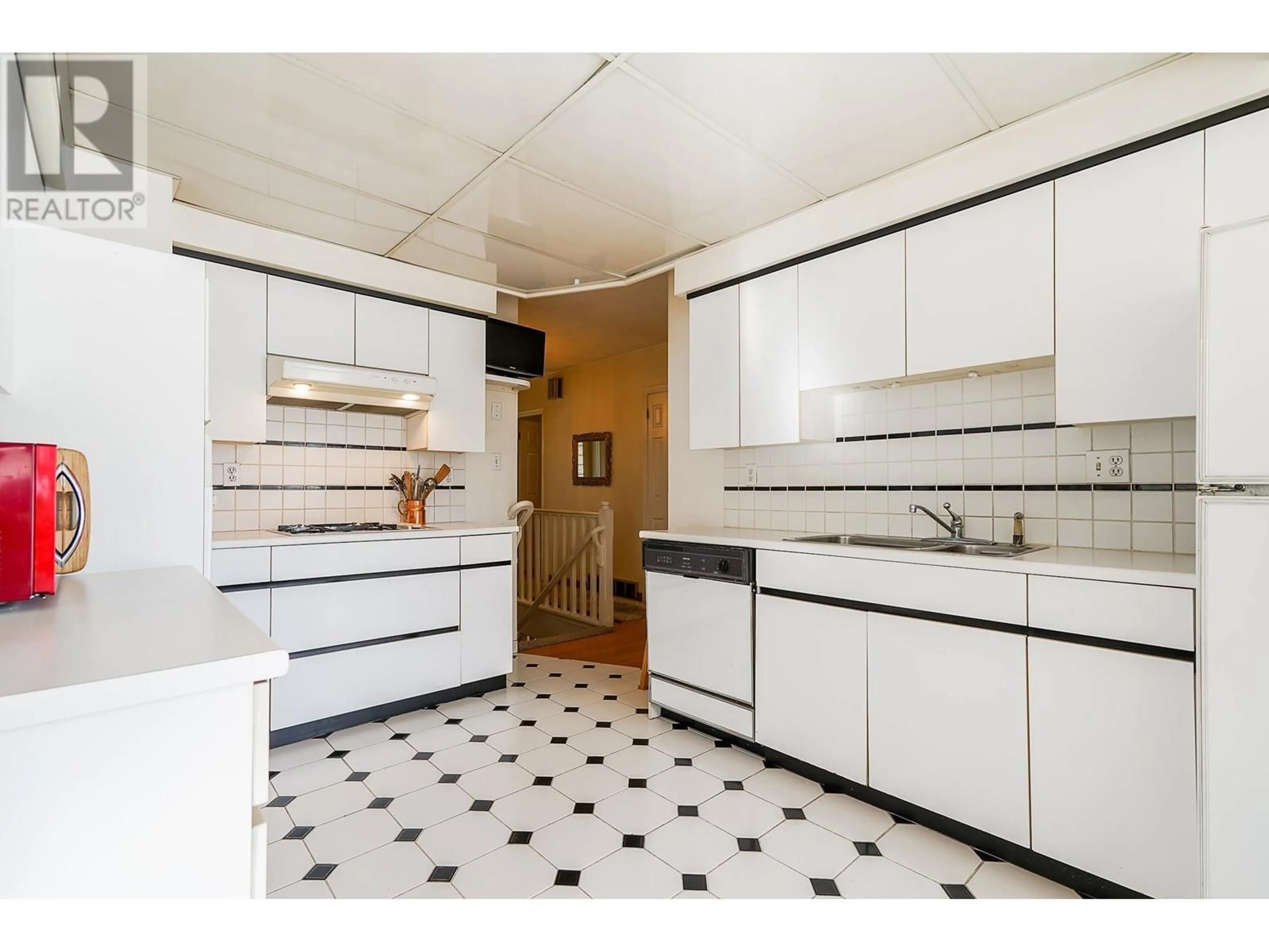 Kitchen, ceramic floors for 7232 GRANVILLE STREET, Vancouver British Columbia V6P4X9