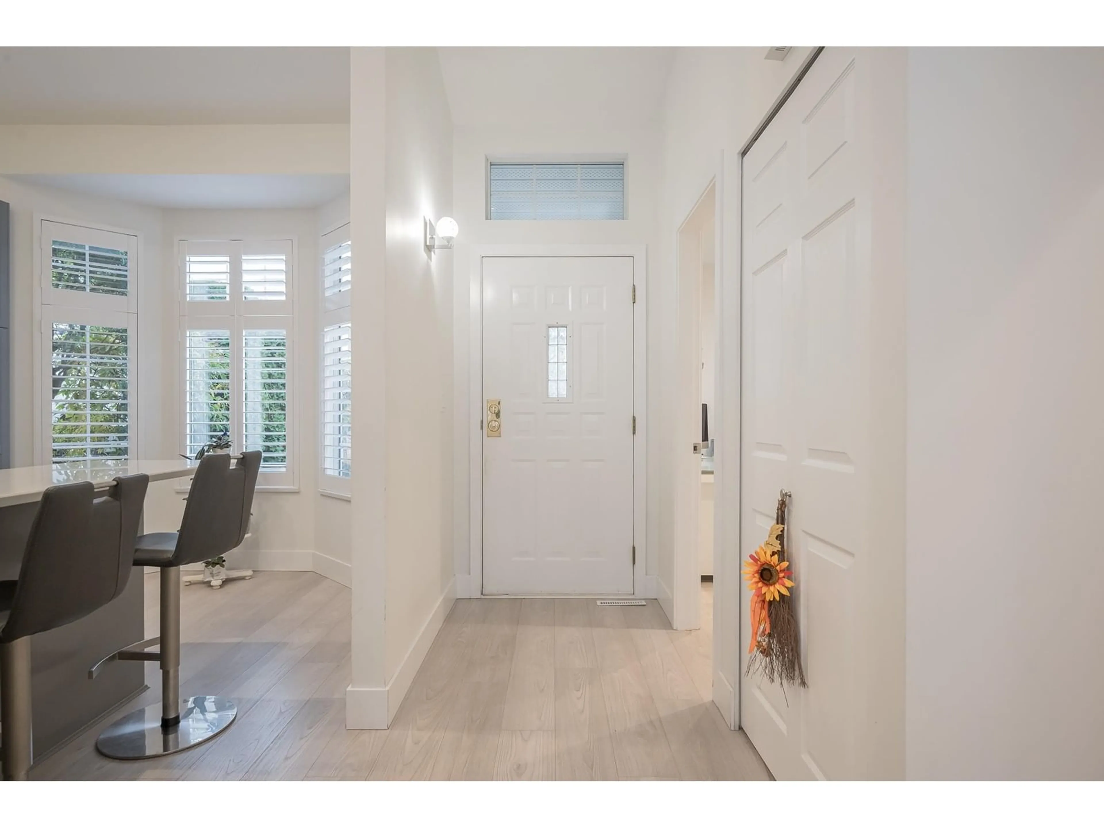 Indoor entryway, wood floors for 9 9012 WALNUT GROVE DRIVE, Langley British Columbia V1M2K3