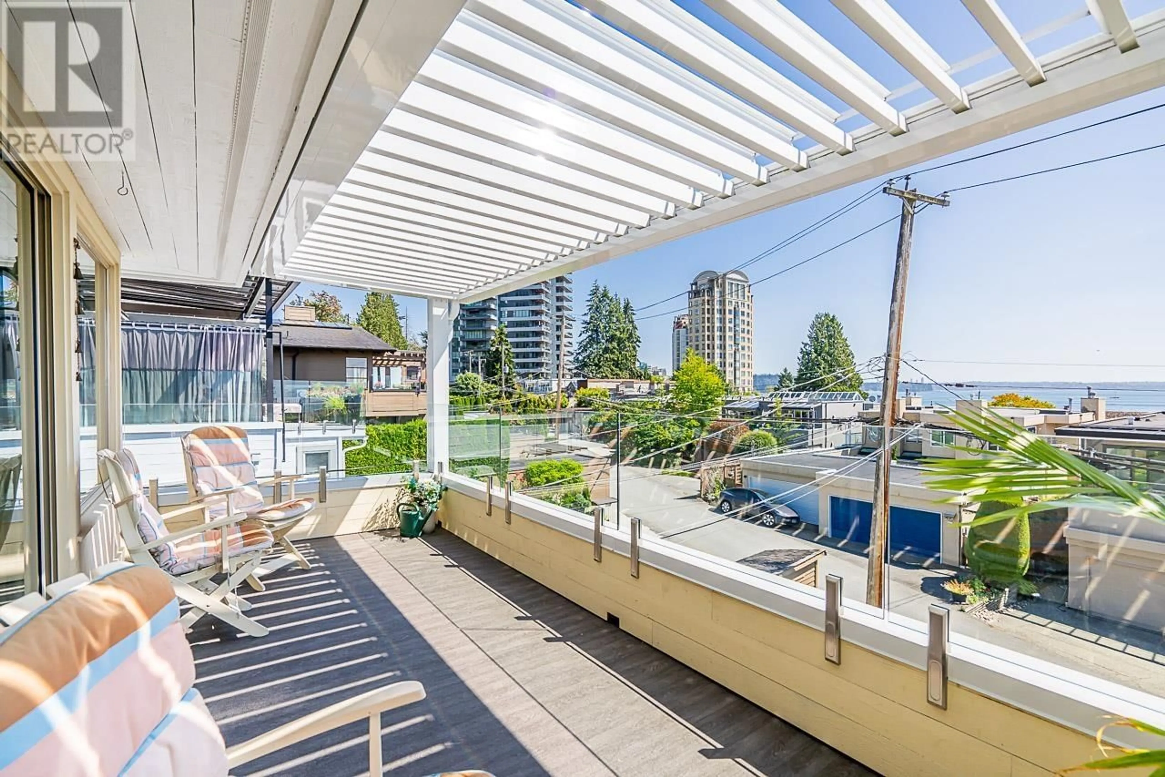 Patio, the street view for 2336 MARINE DRIVE, West Vancouver British Columbia V7V1K8