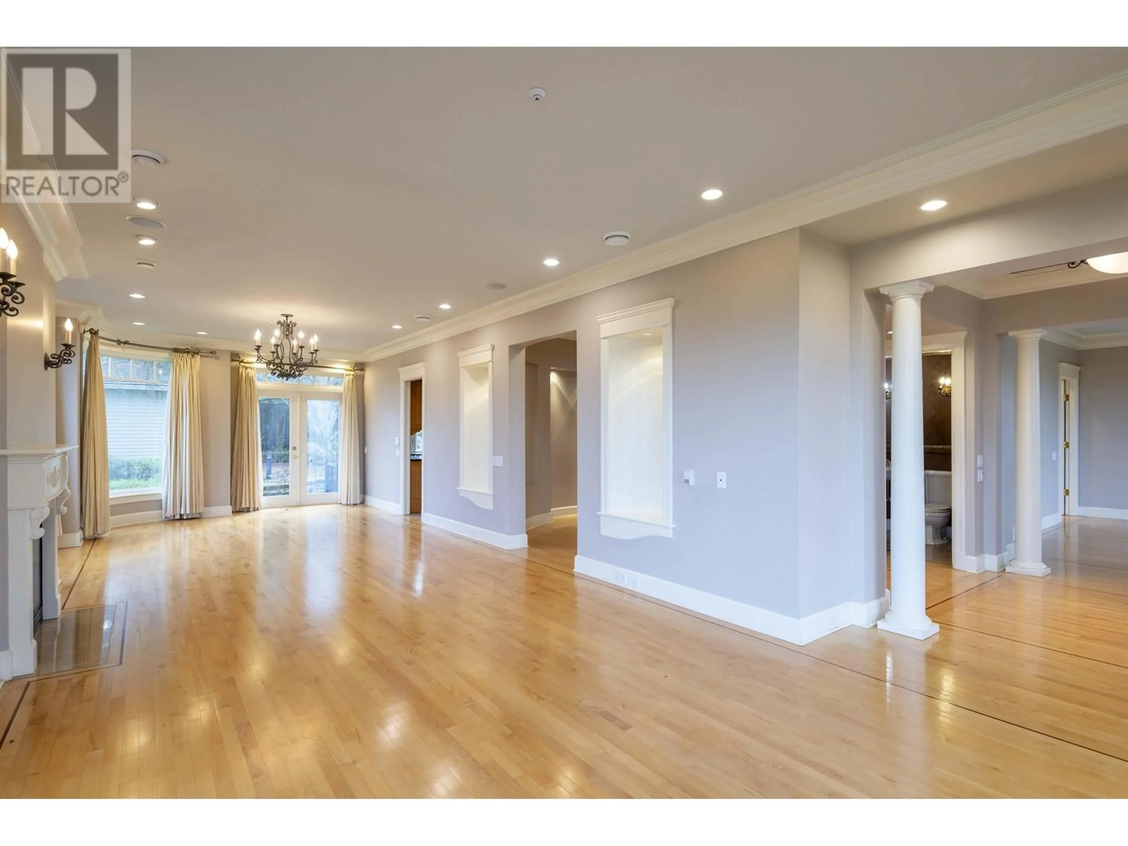 Indoor foyer for 3808 W 13TH AVENUE, Vancouver British Columbia V6R2S8