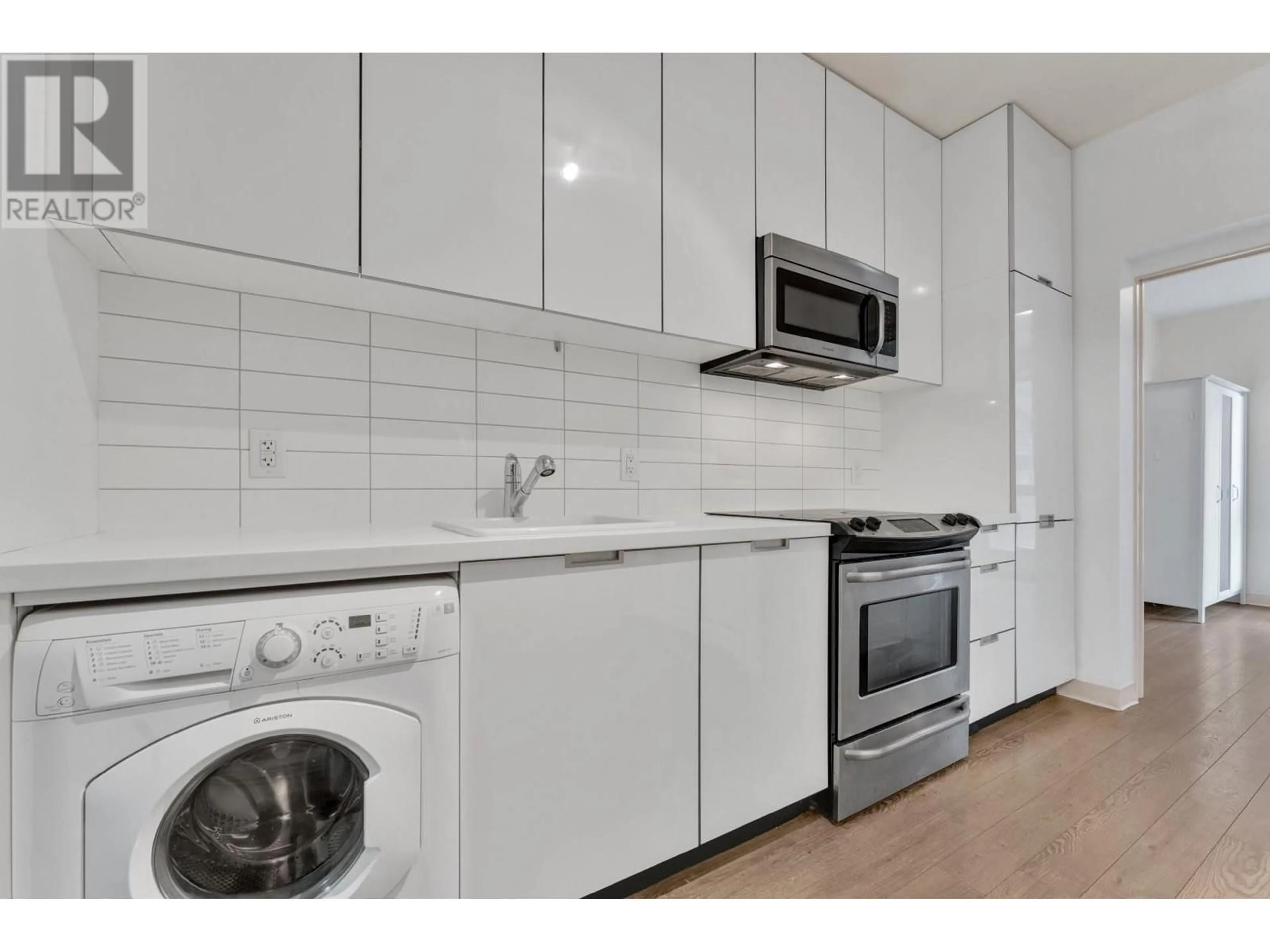 Standard kitchen, wood floors for 214 138 E HASTINGS STREET, Vancouver British Columbia V6A1N4