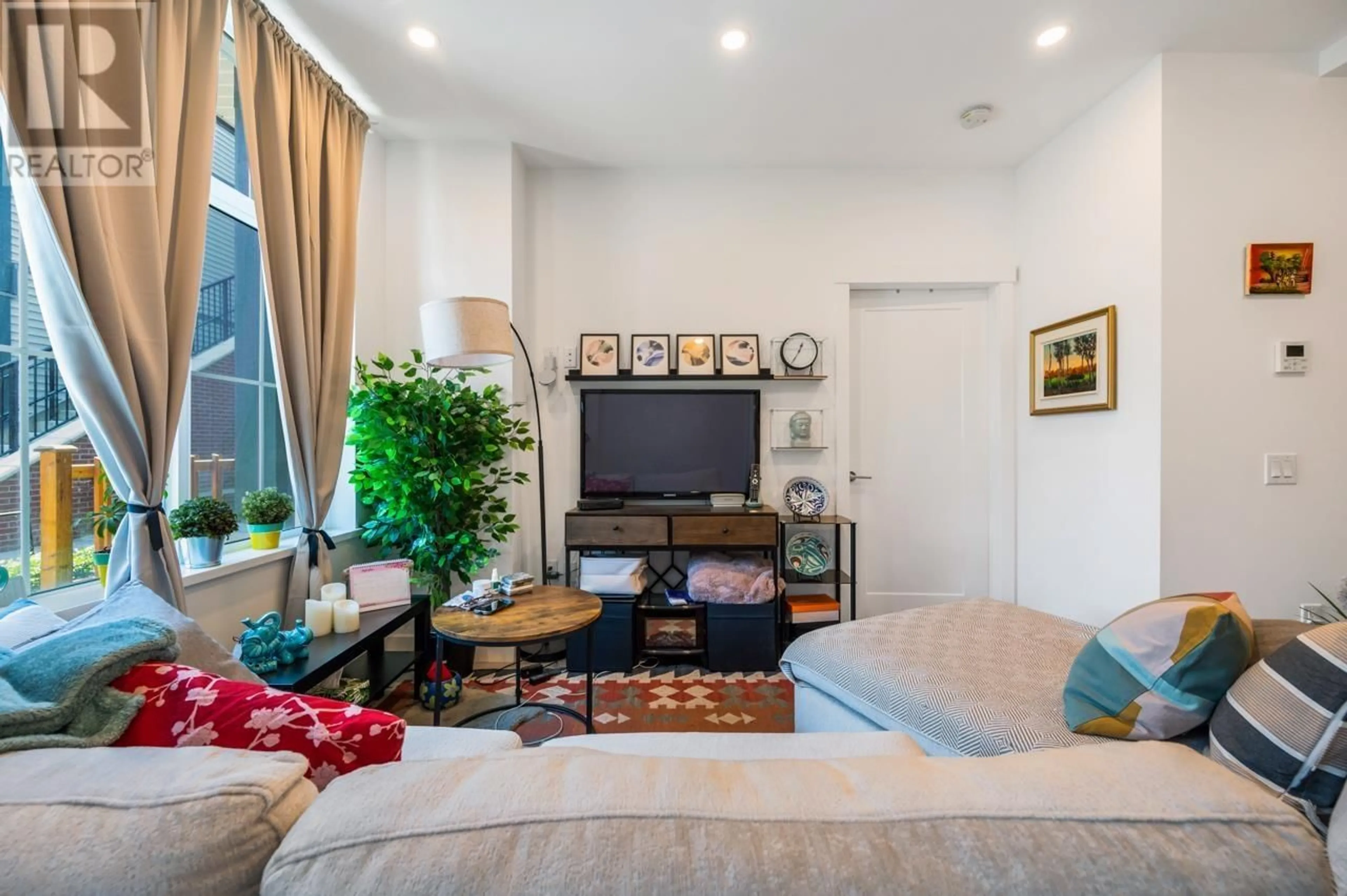 Living room, wood floors for 3 8888 SPIRES ROAD, Richmond British Columbia V6Y0L9