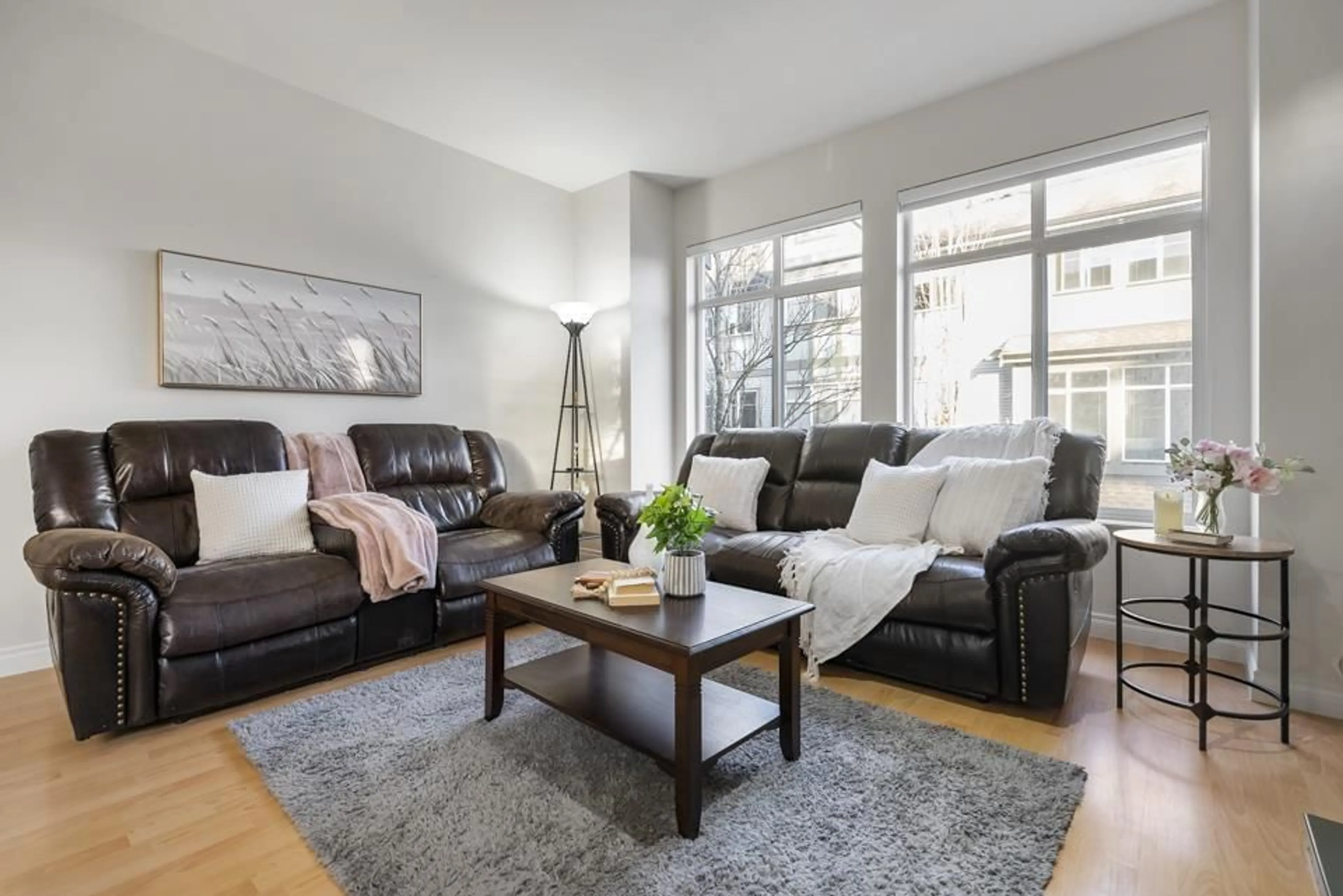 Living room, wood floors for 1 8726 159 STREET, Surrey British Columbia V4N0A8