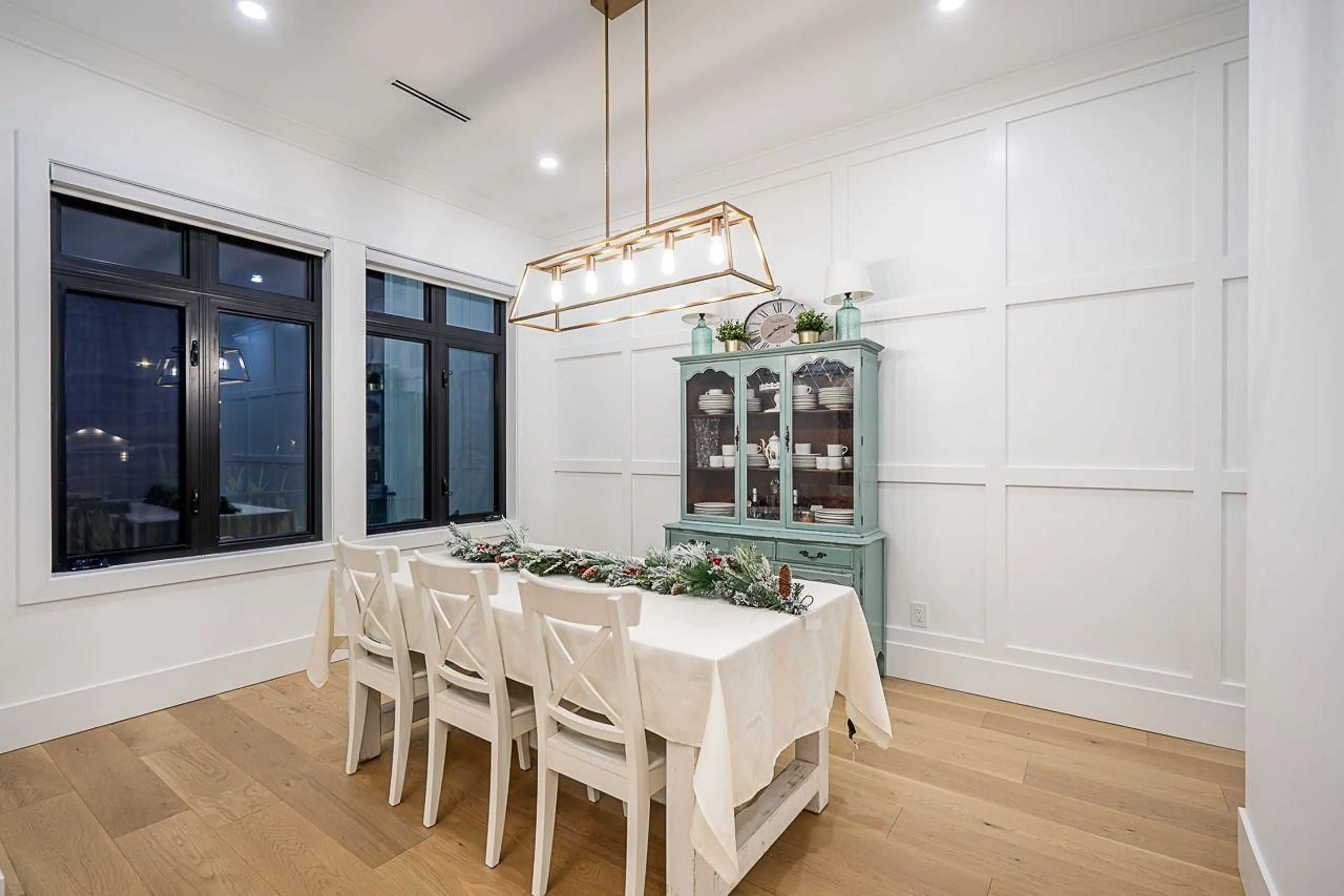 Dining room, wood floors, cottage for 3206 197A STREET, Langley British Columbia V3A0N9