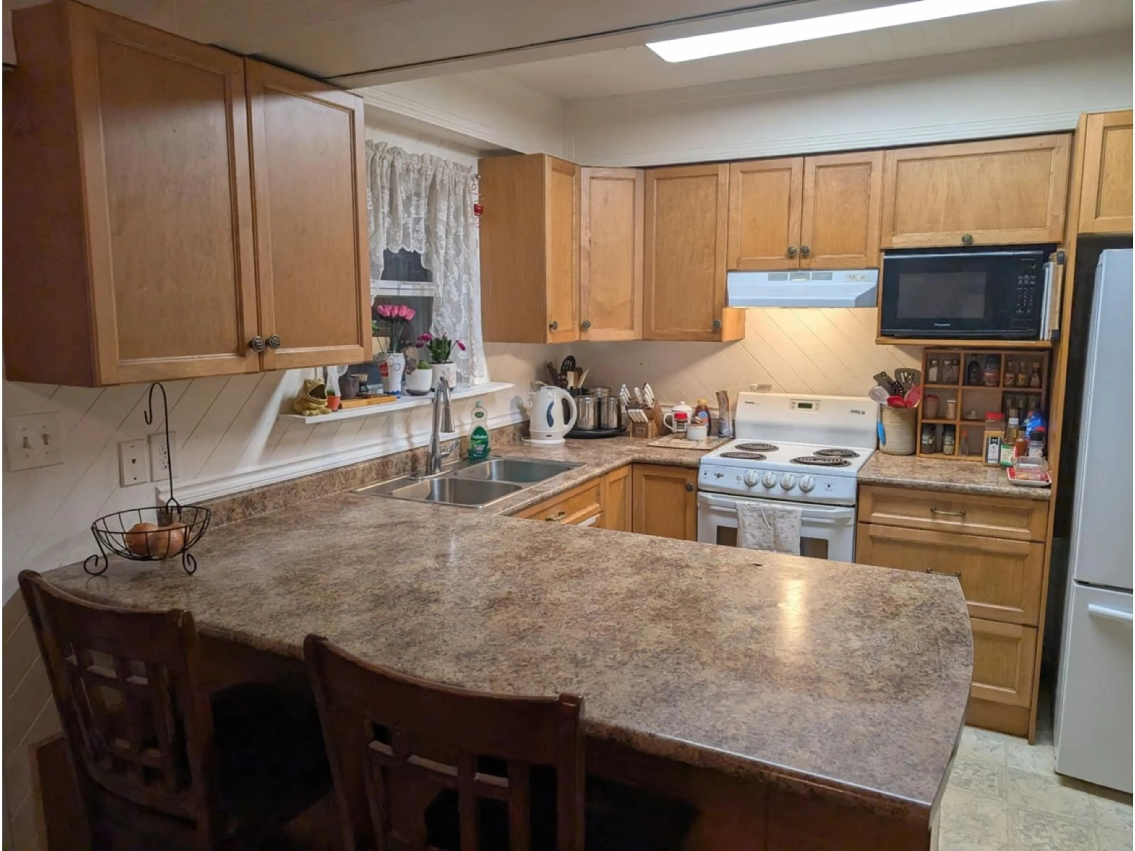 Kitchen, wood floors, cottage for 76 20350 53 AVENUE, Langley British Columbia V3A5T9