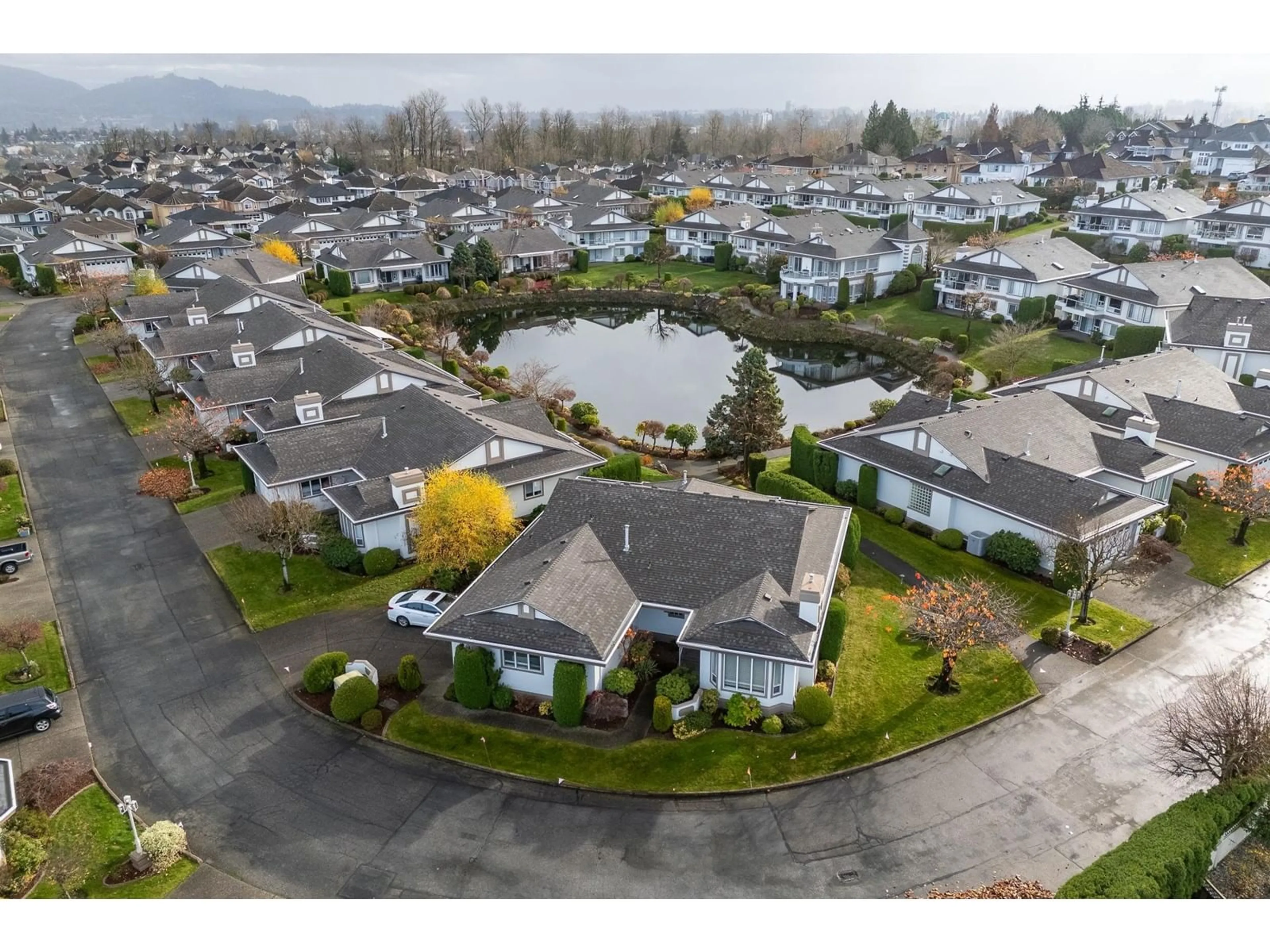 Frontside or backside of a home, the street view for 38 31445 RIDGEVIEW DRIVE, Abbotsford British Columbia V2T5N5