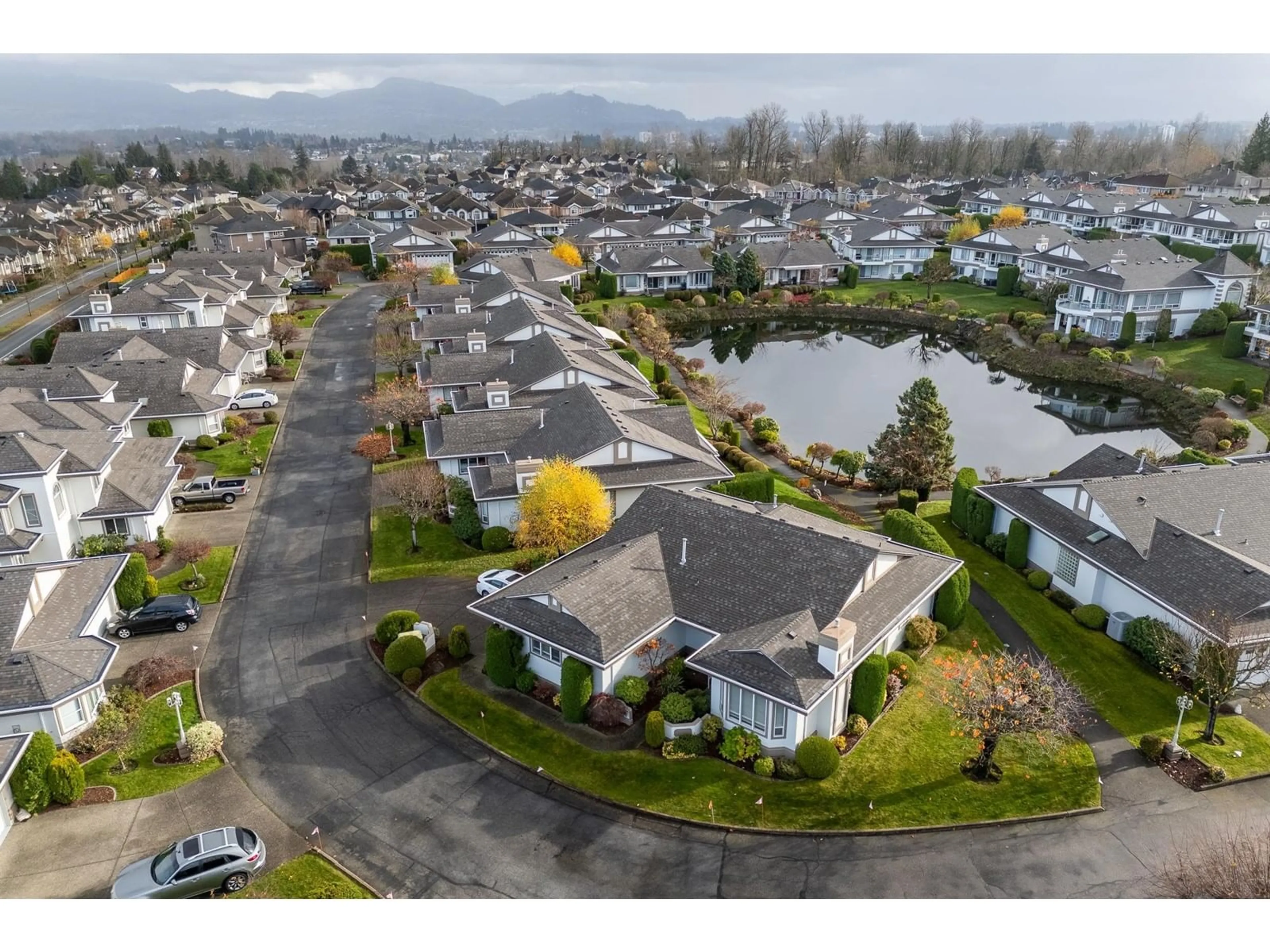 Frontside or backside of a home, the street view for 38 31445 RIDGEVIEW DRIVE, Abbotsford British Columbia V2T5N5