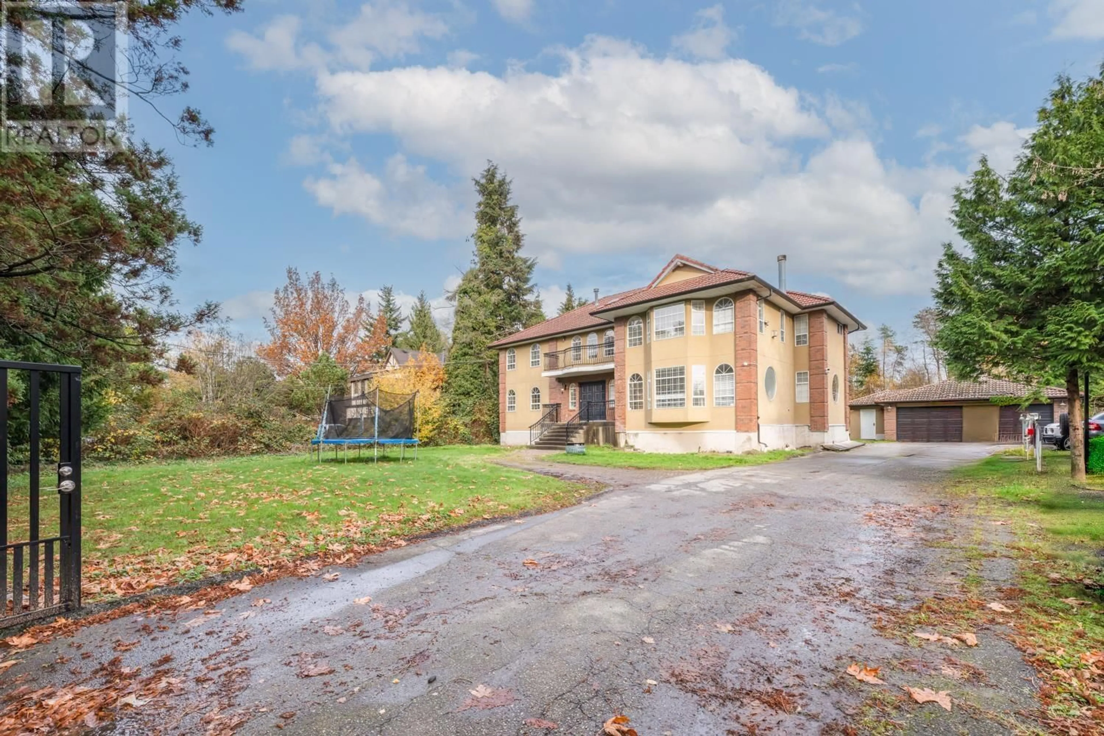 A pic from outside/outdoor area/front of a property/back of a property/a pic from drone, unknown for 7480 NO. 4 ROAD, Richmond British Columbia V6Y2T5