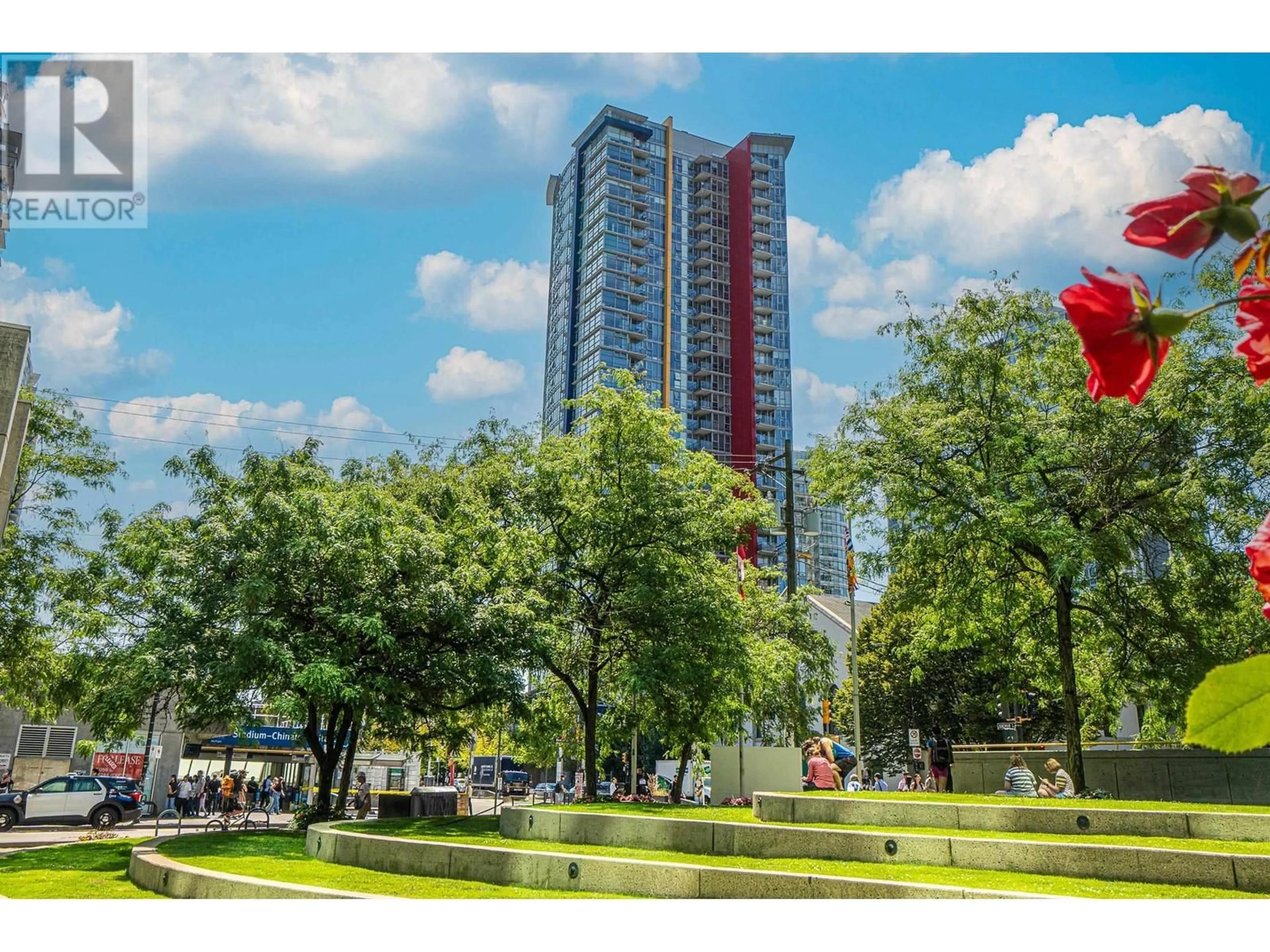 A pic from exterior of the house or condo, the view of city buildings for 2203 602 CITADEL PARADE, Vancouver British Columbia V6B1X2