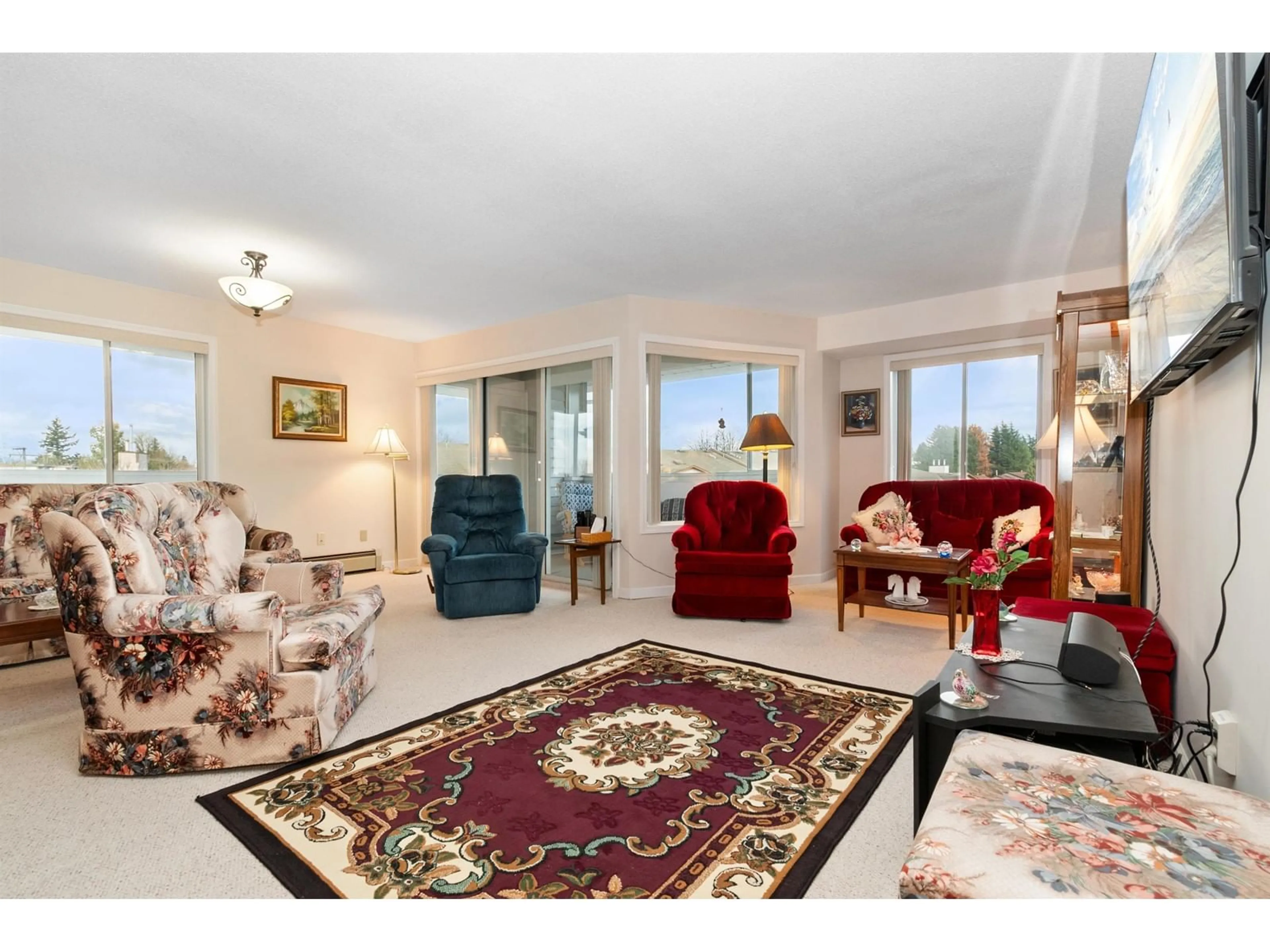 Living room, carpet floors for 328 32853 LANDEAU PLACE, Abbotsford British Columbia V2S6S6