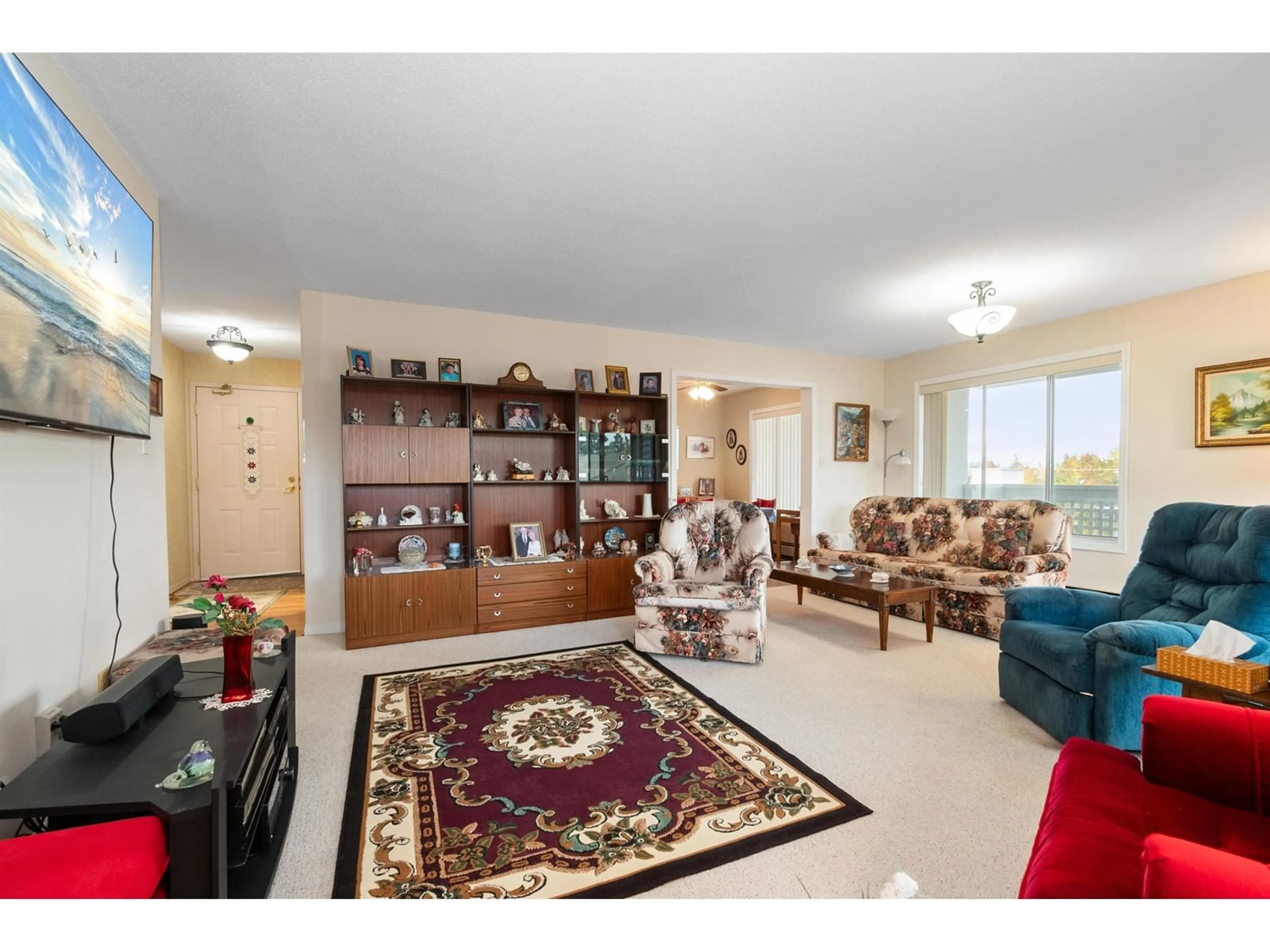 Living room, carpet floors for 328 32853 LANDEAU PLACE, Abbotsford British Columbia V2S6S6