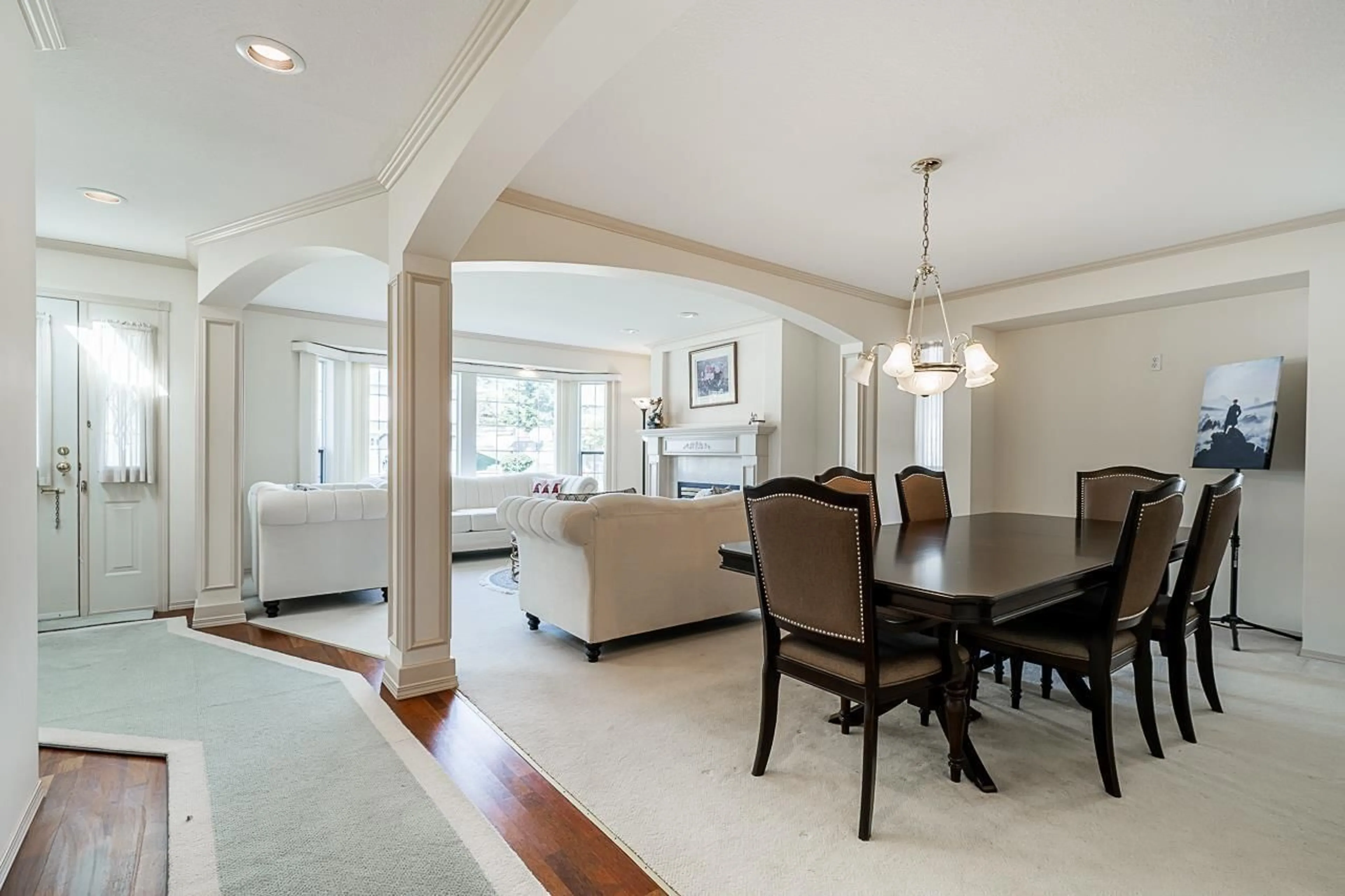 Dining room, wood floors, cottage for 2937 SOUTHERN CRESCENT, Abbotsford British Columbia V2T5H8