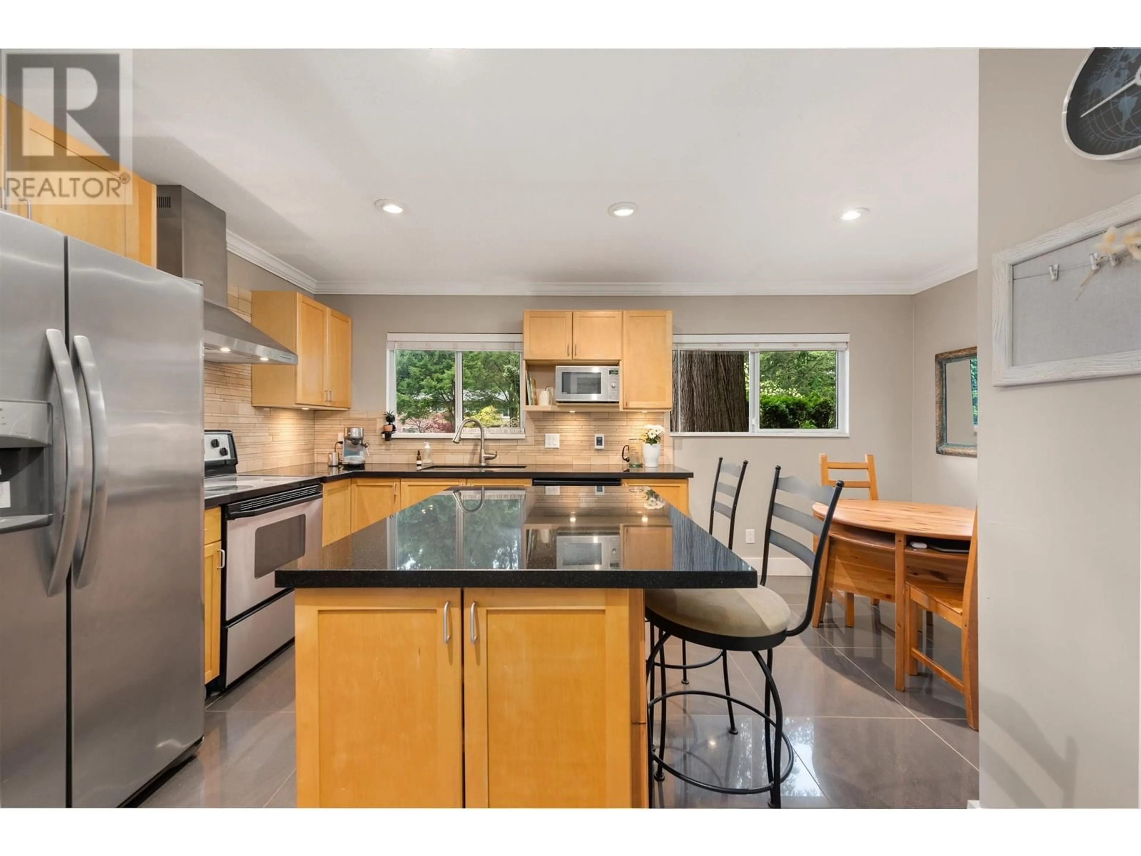 Open concept kitchen for 40618 PERTH DRIVE, Squamish British Columbia V0N1T0