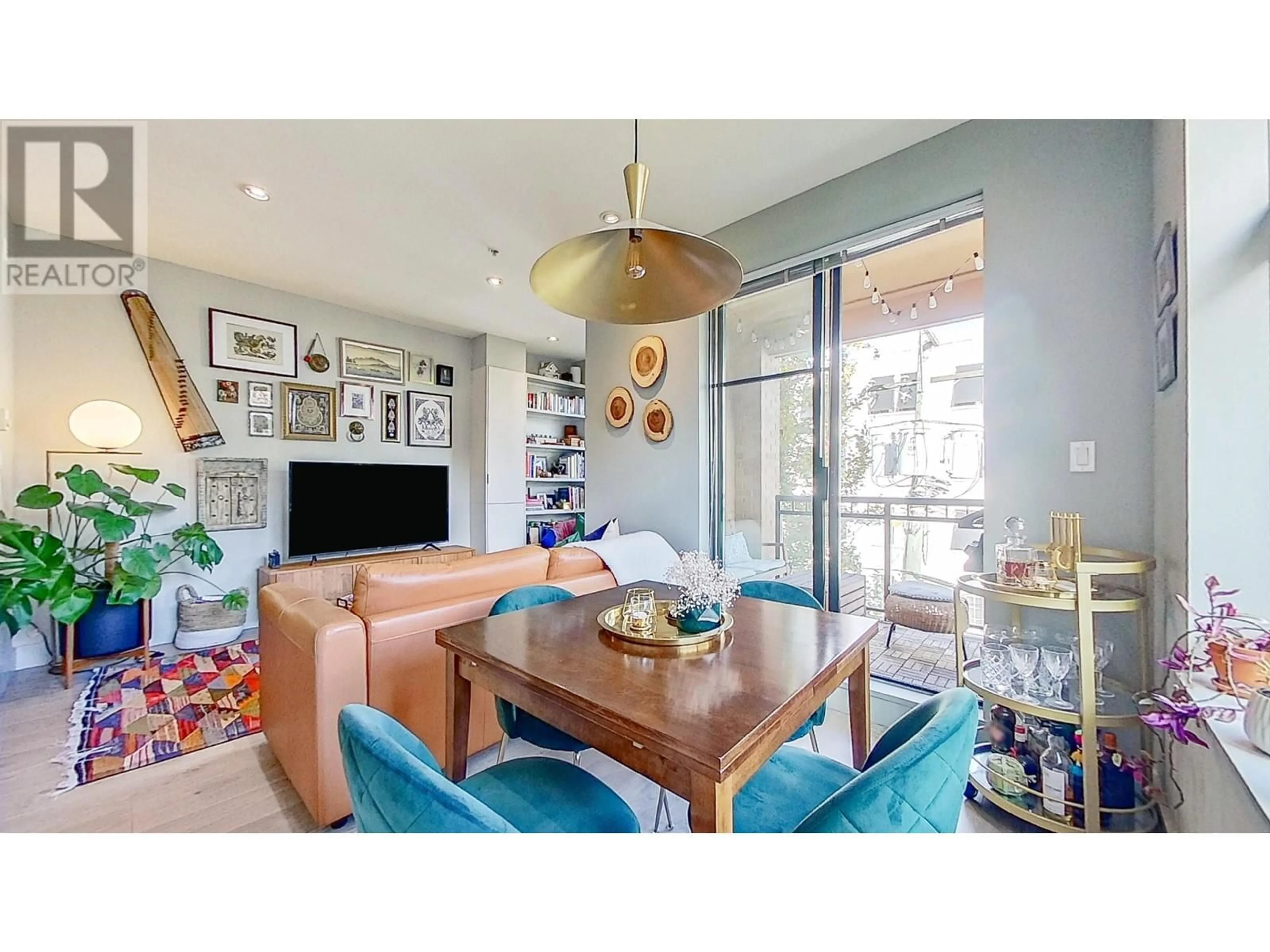 Living room, wood floors for 305 2065 W 12TH AVENUE, Vancouver British Columbia V6J5L9