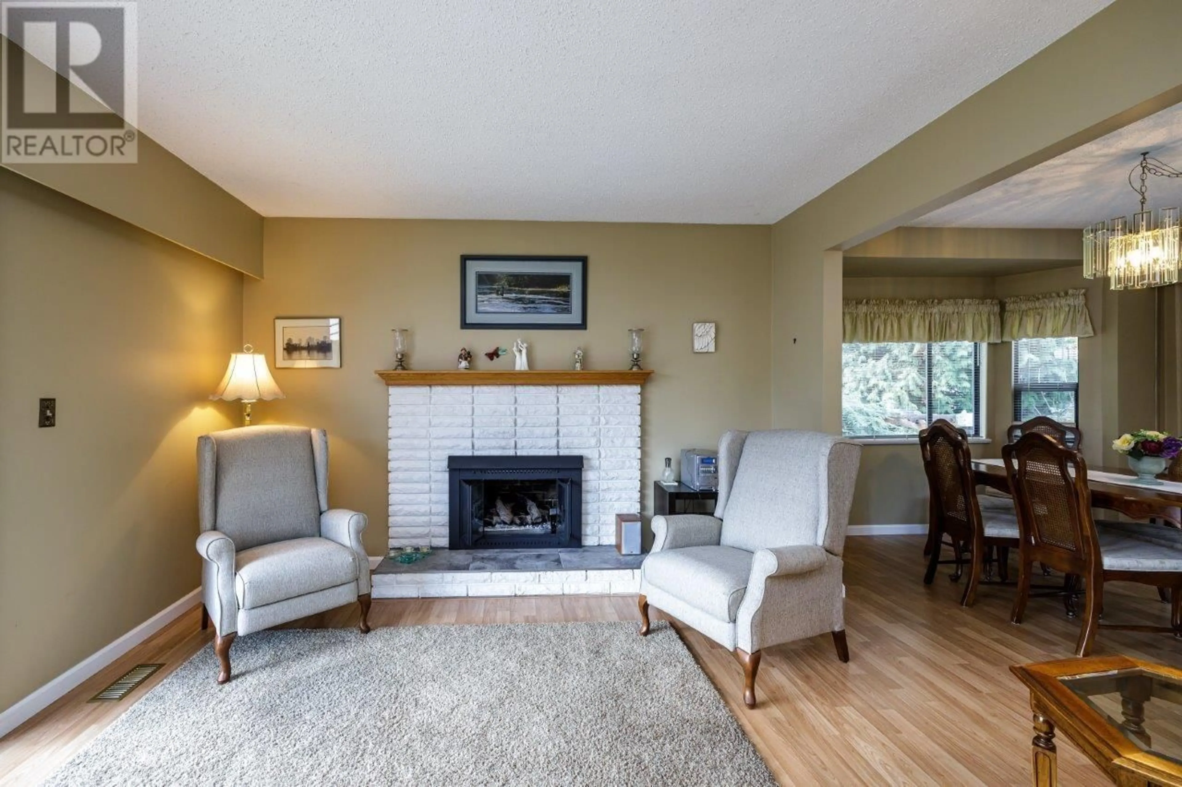 Living room, wood floors for 1672 PIERARD ROAD, North Vancouver British Columbia V7J1Y2