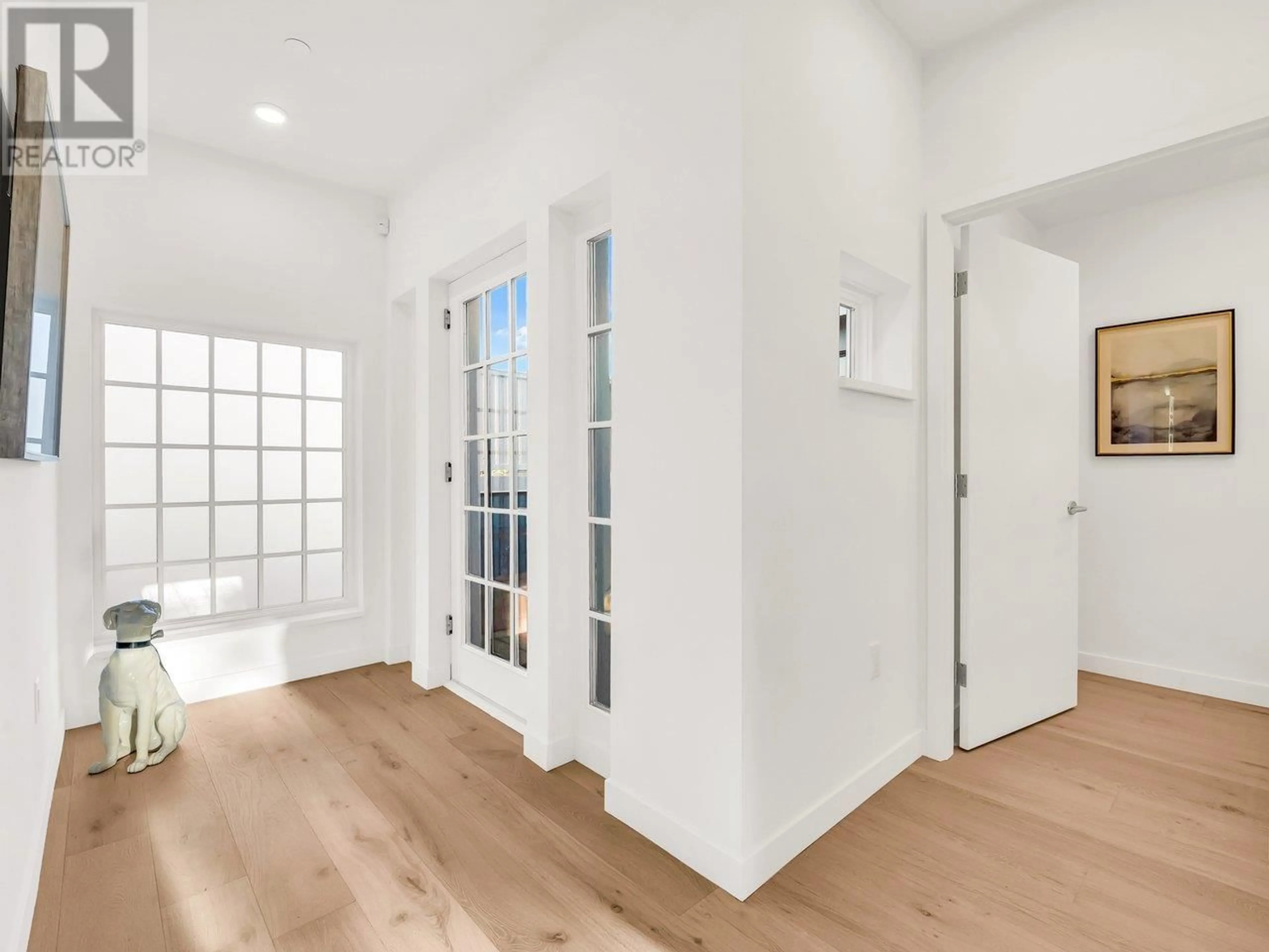 Indoor entryway, wood floors for 7303 HUDSON STREET, Vancouver British Columbia V6P1S8