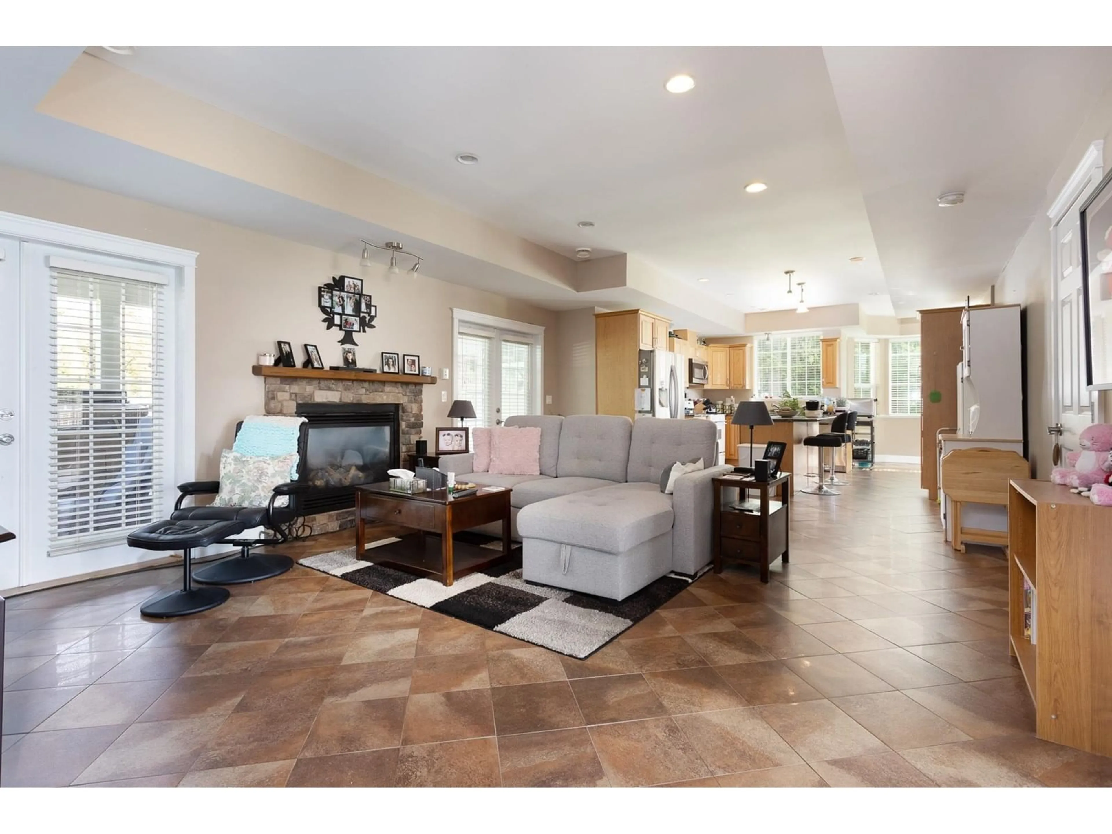 Living room, wood floors for 25039 8 AVENUE, Langley British Columbia V4W2G5