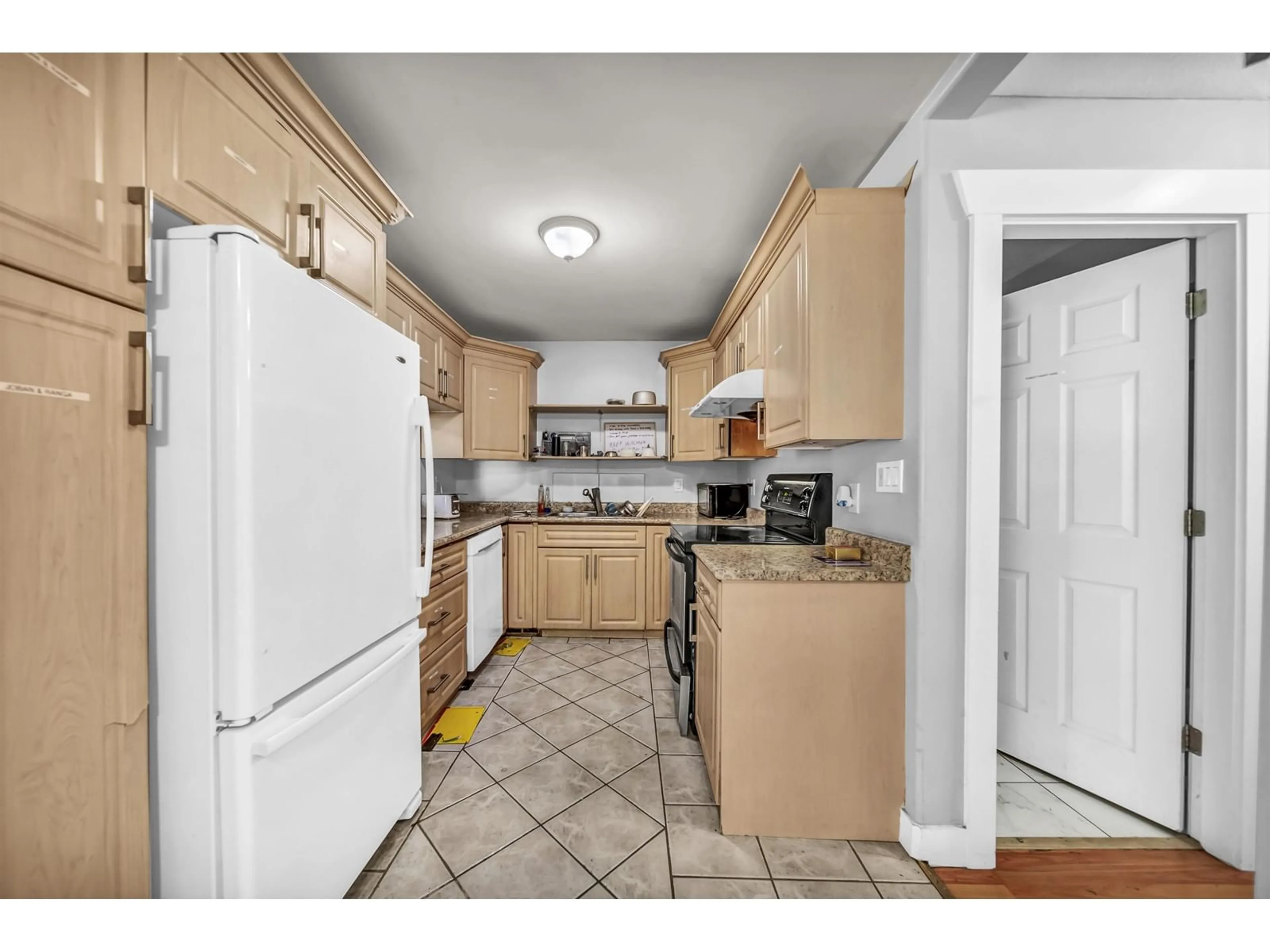 Kitchen, wood floors, cottage for 13090 72 AVENUE, Surrey British Columbia V3W2N2