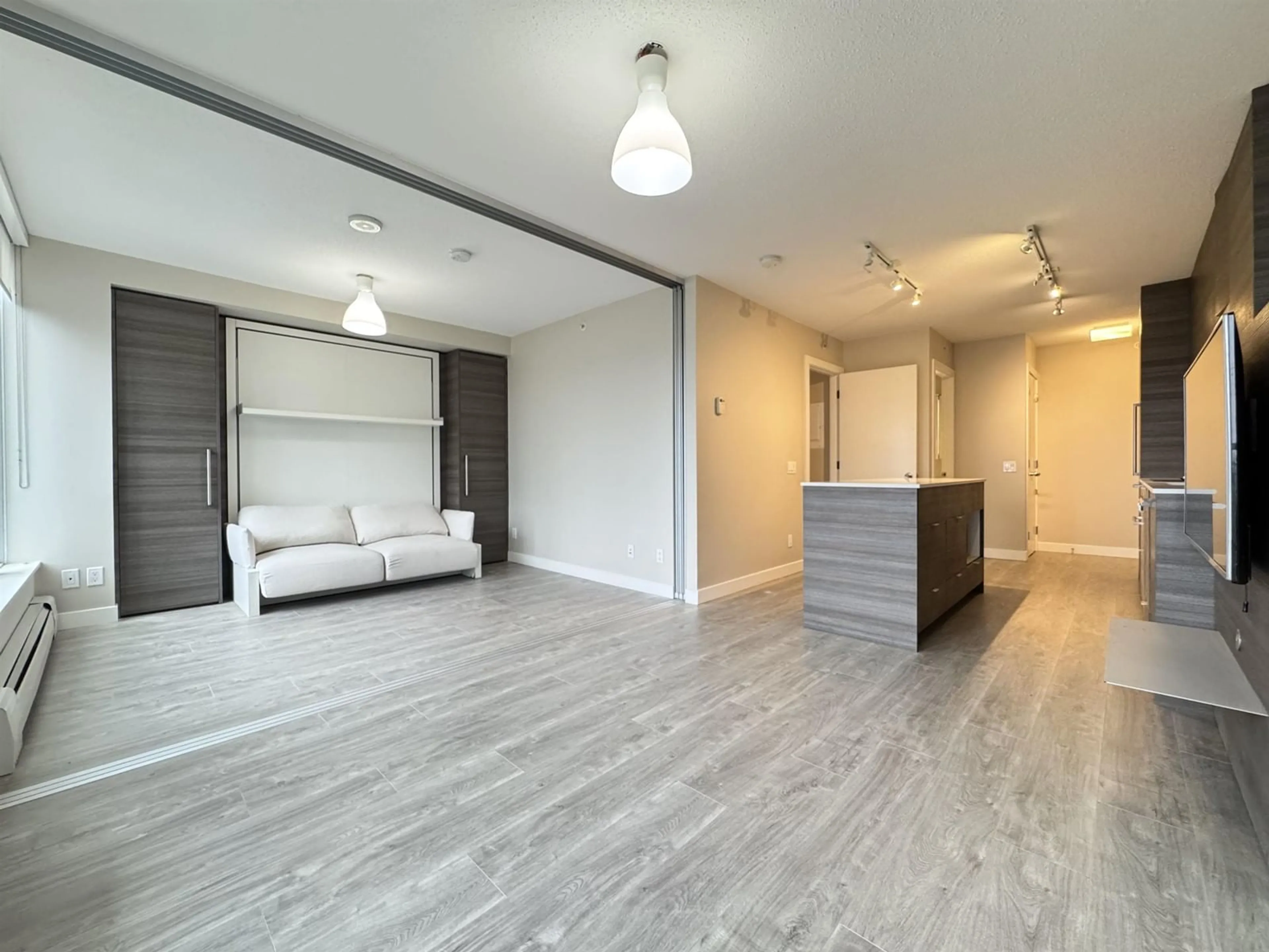 Other indoor space, wood floors for 1505 13398 104 AVENUE, Surrey British Columbia V3T1V6