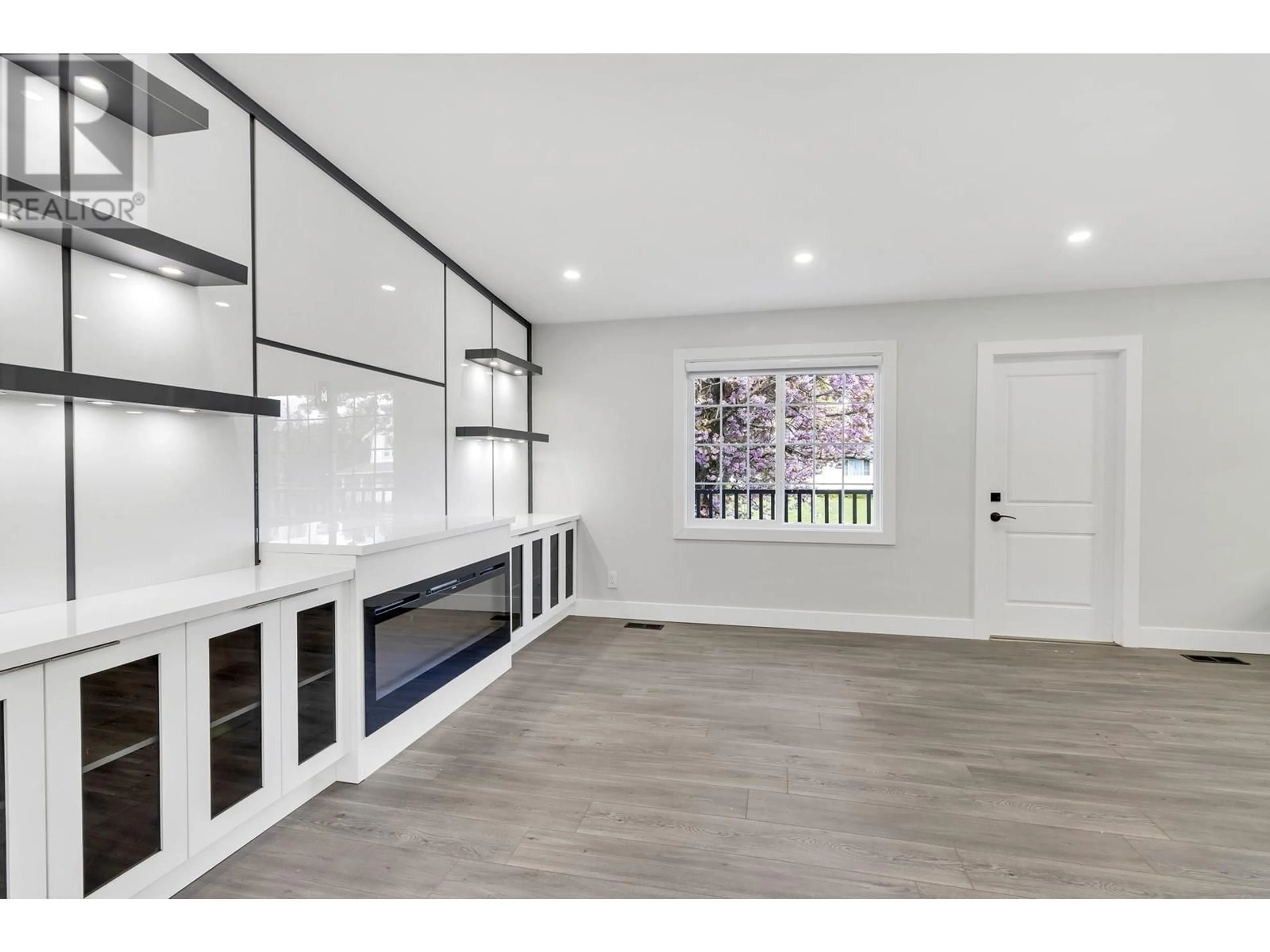 Indoor entryway, wood floors for 12021 GLENHURST STREET, Maple Ridge British Columbia V2X6V8