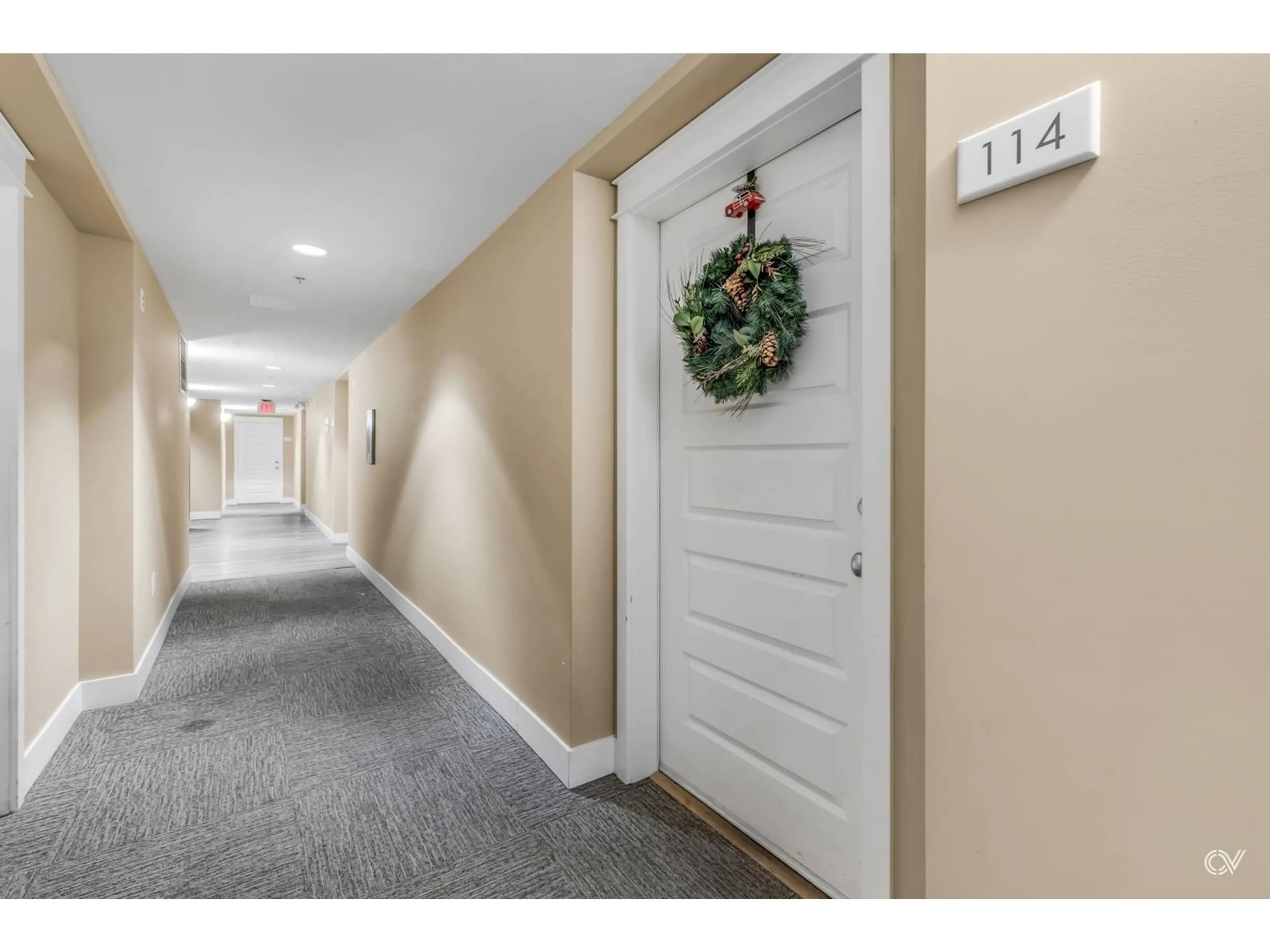 Indoor foyer, carpet floors for 114 2515 PARK DRIVE, Abbotsford British Columbia V2S0B2