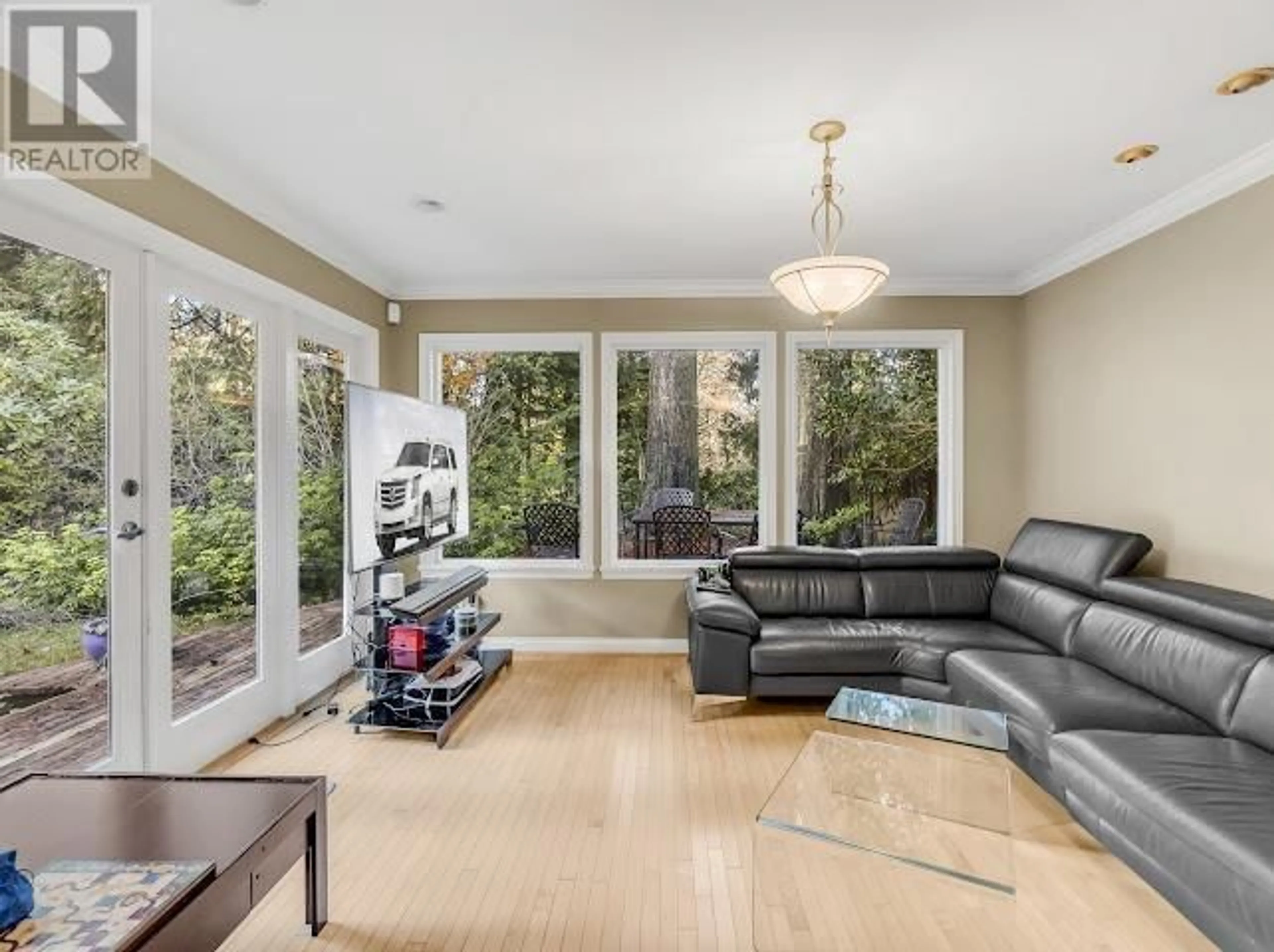 Living room, wood floors for 4025 SUNSET BOULEVARD, North Vancouver British Columbia V7R3Y6