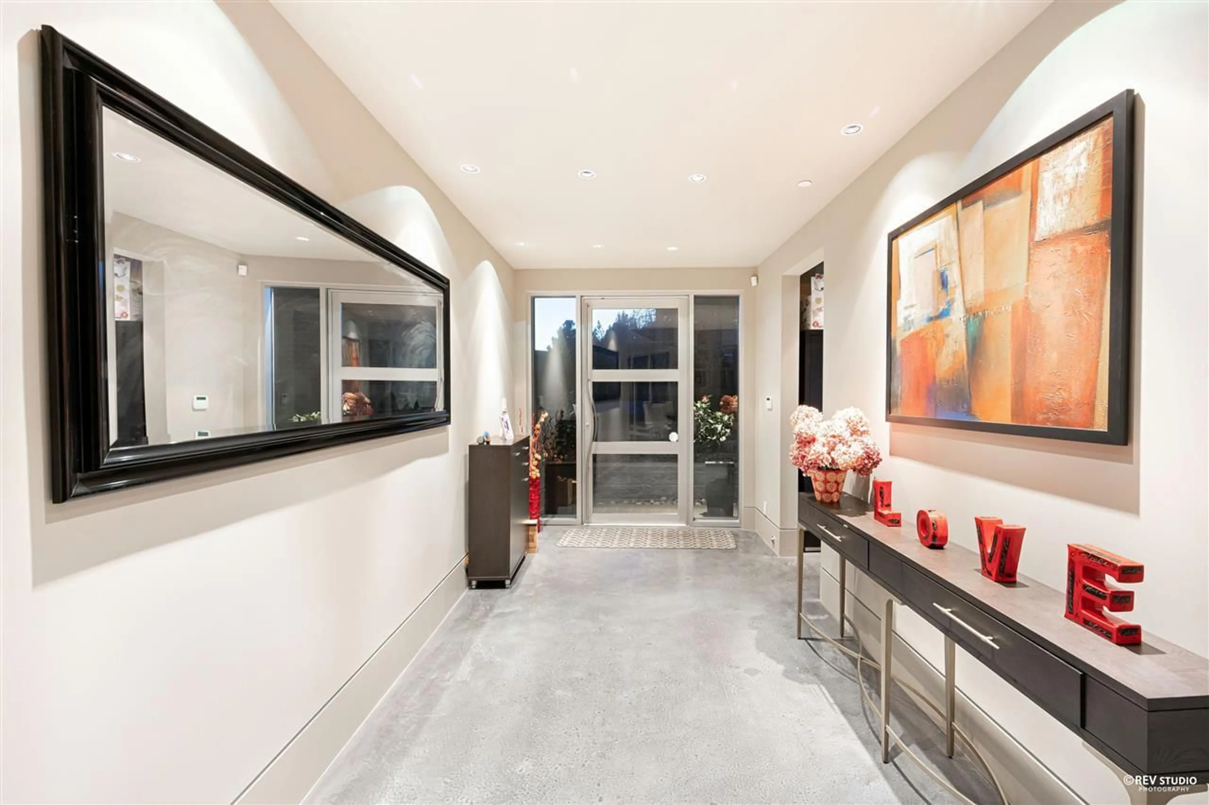 Indoor foyer, ceramic floors for 14523 MAGDALEN AVENUE, White Rock British Columbia V4B2X5