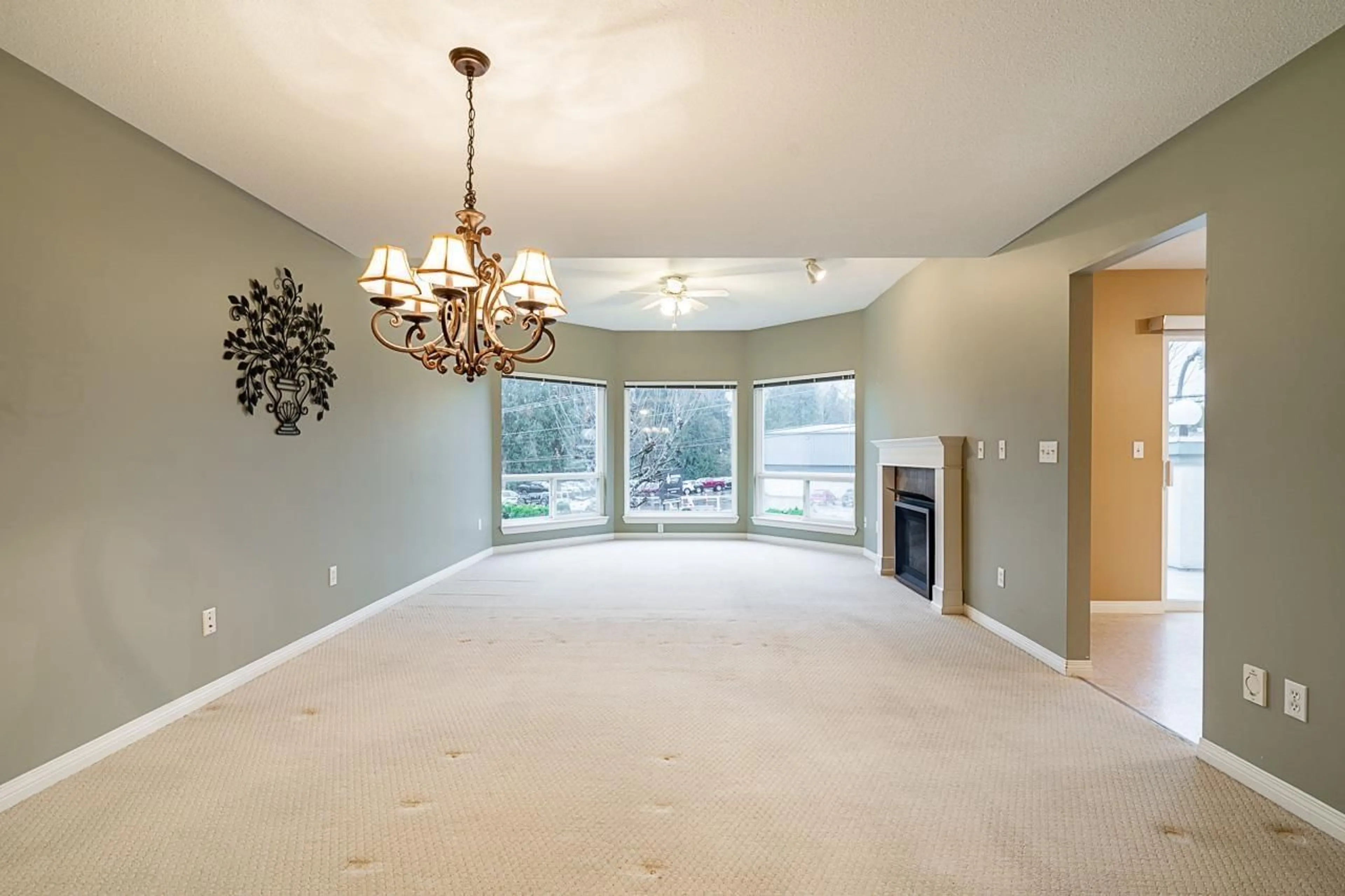 Living room, carpet floors for 22 32777 CHILCOTIN DRIVE, Abbotsford British Columbia V2T5W4