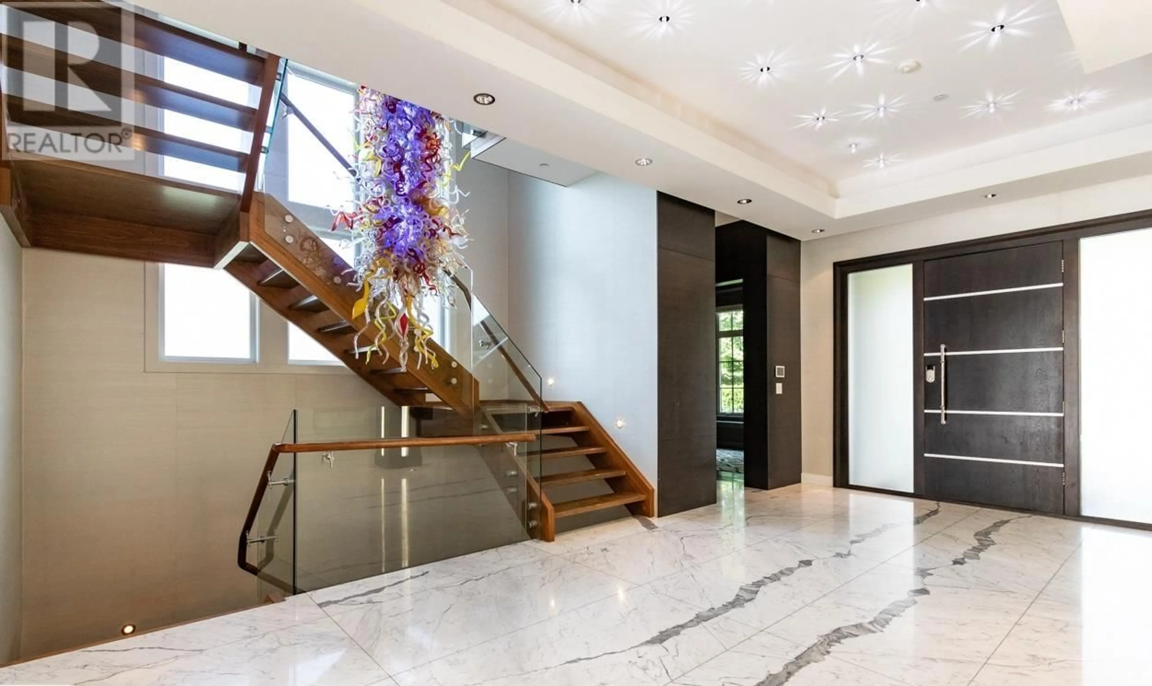 Indoor foyer, wood floors for 1542 W 28TH AVENUE, Vancouver British Columbia V6J2Y5