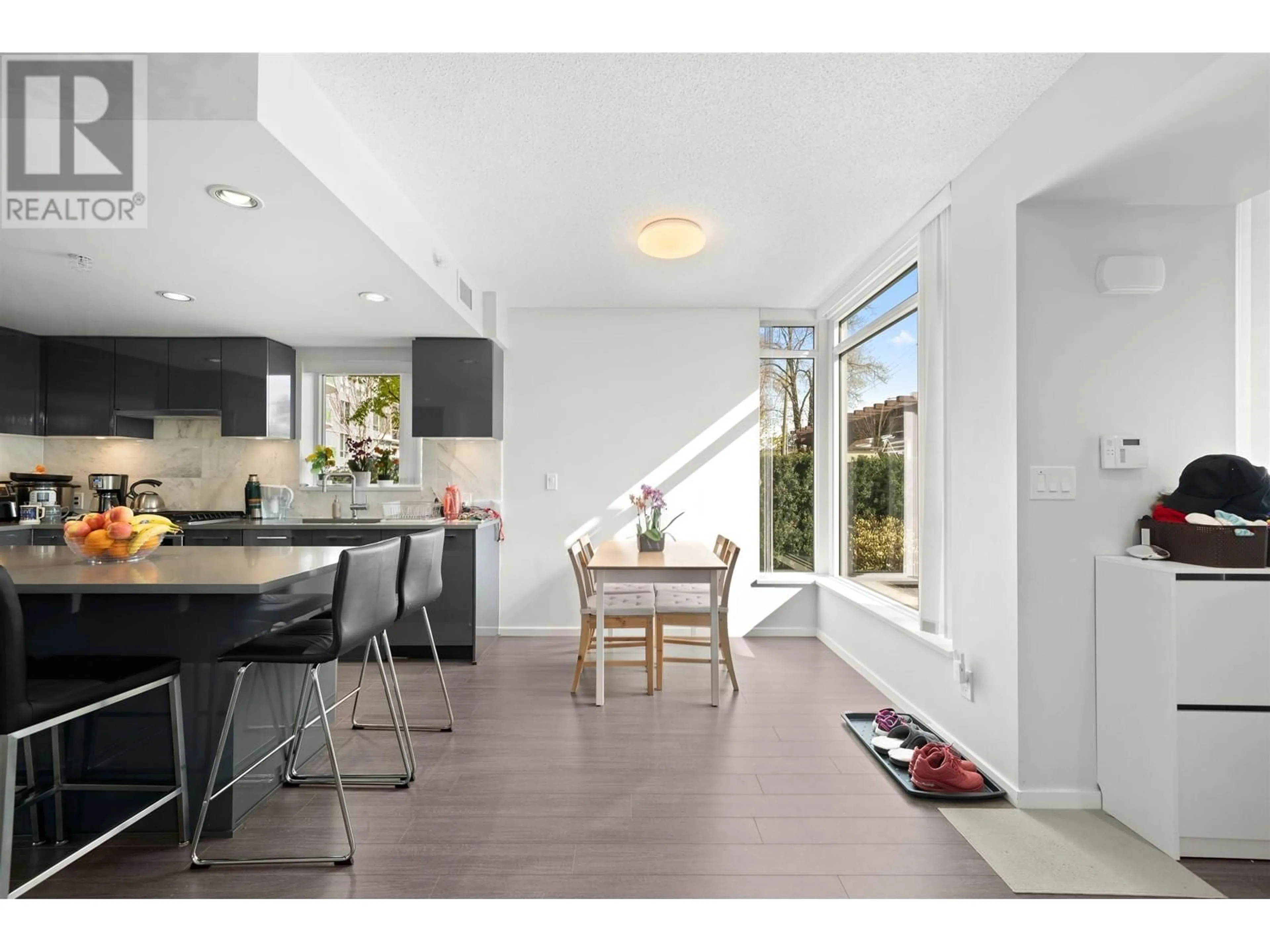 Open concept kitchen, ceramic/tile floor for 6691 MARLBOROUGH AVENUE, Burnaby British Columbia V5H0J3