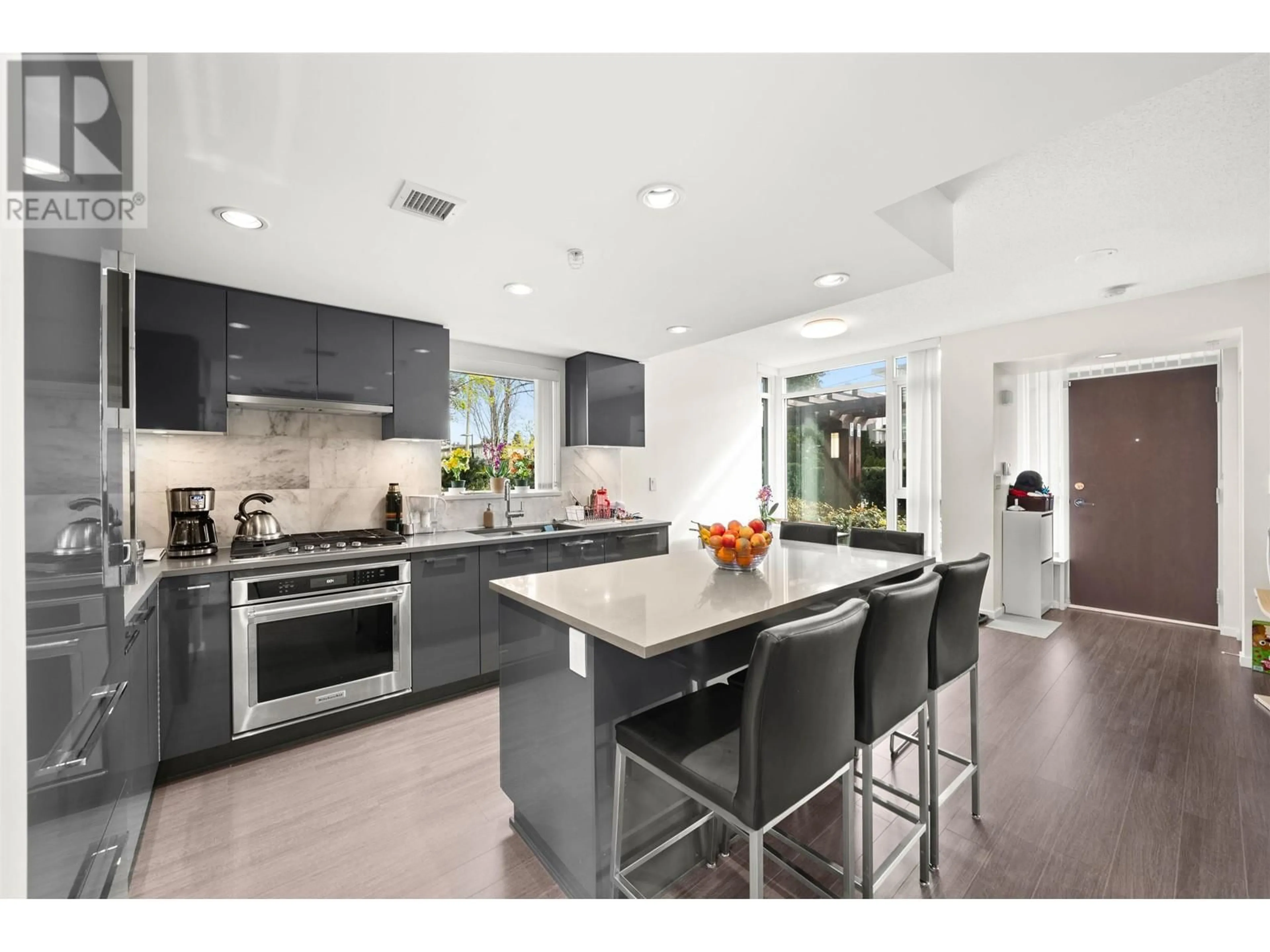 Open concept kitchen, ceramic/tile floor for 6691 MARLBOROUGH AVENUE, Burnaby British Columbia V5H0J3