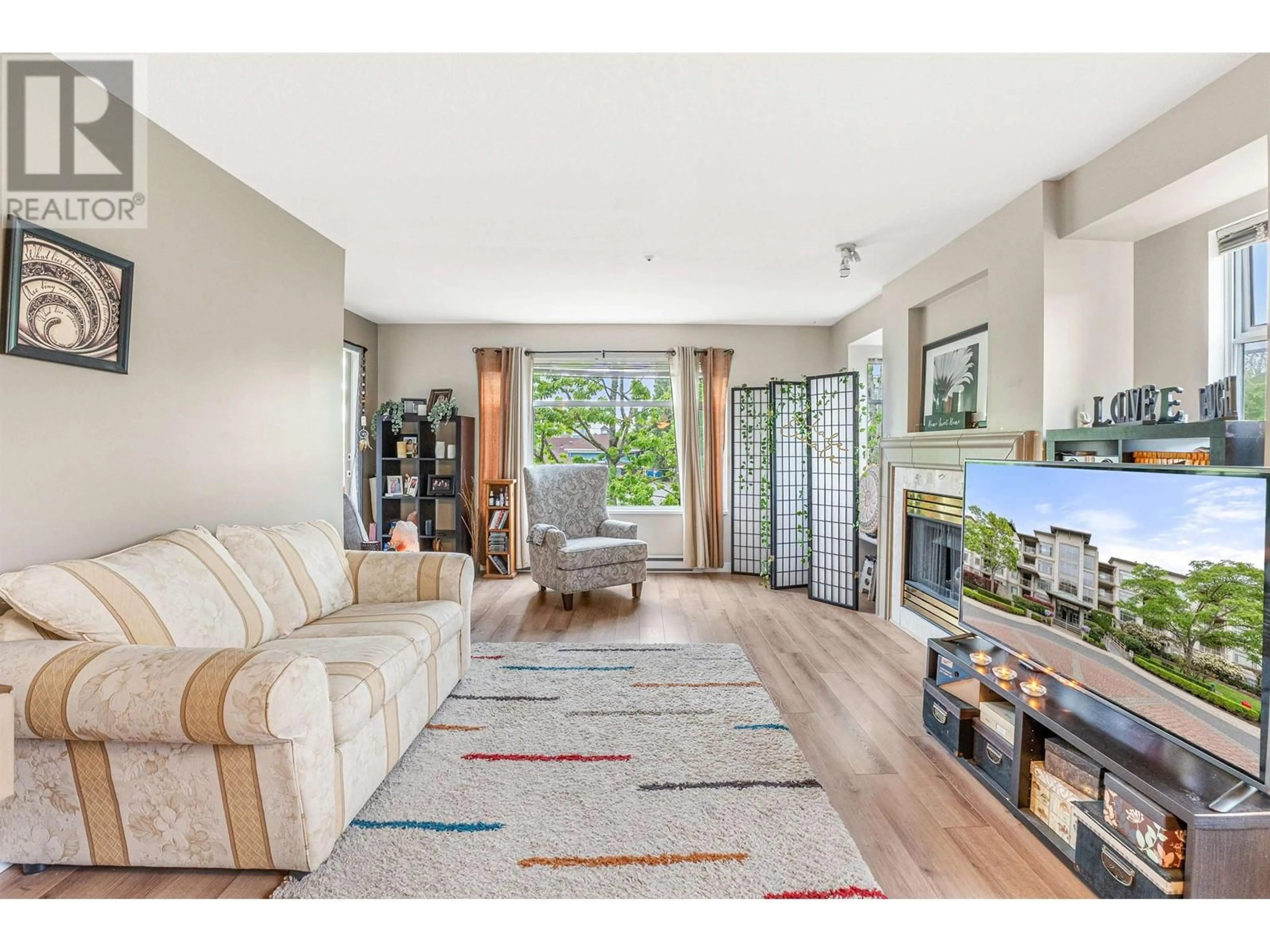 Living room, wood floors for 216 8220 JONES ROAD, Richmond British Columbia V6Y3Z7