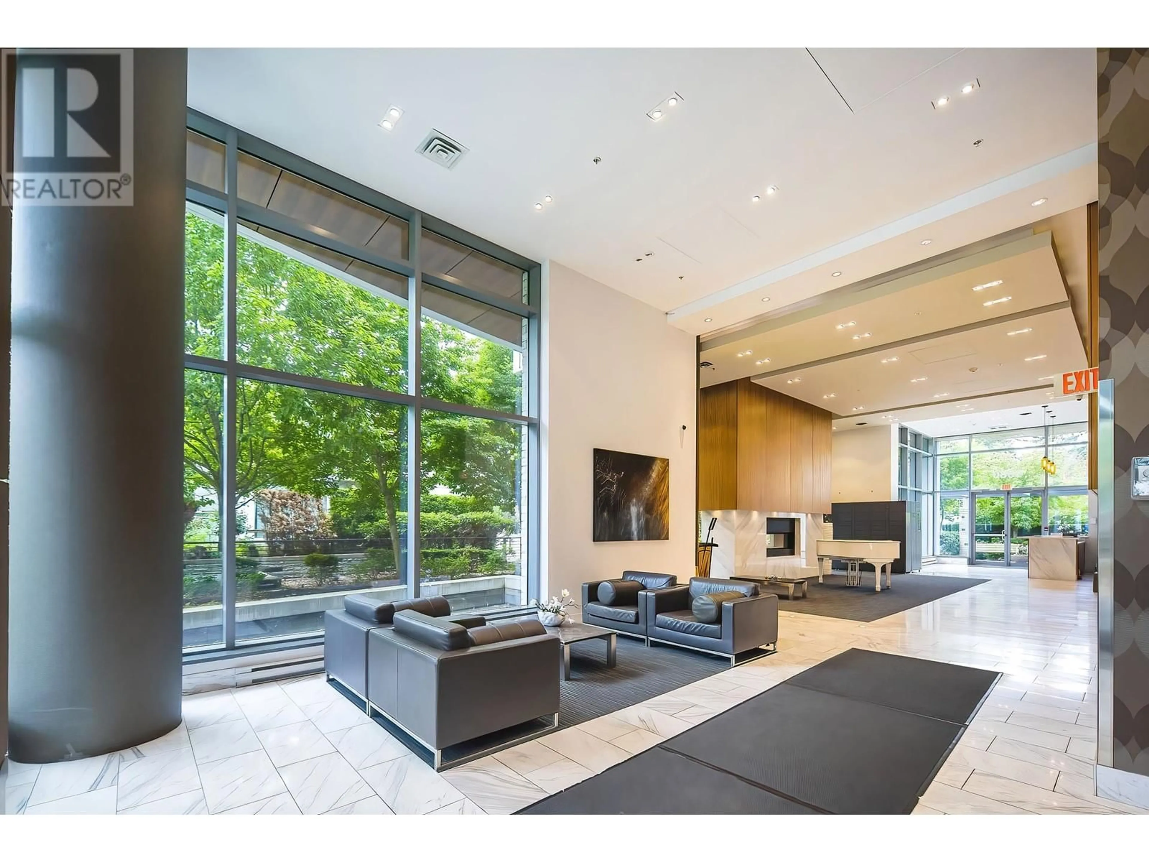 Indoor lobby, wood floors for 308 4880 BENNETT STREET, Burnaby British Columbia V5H0C1