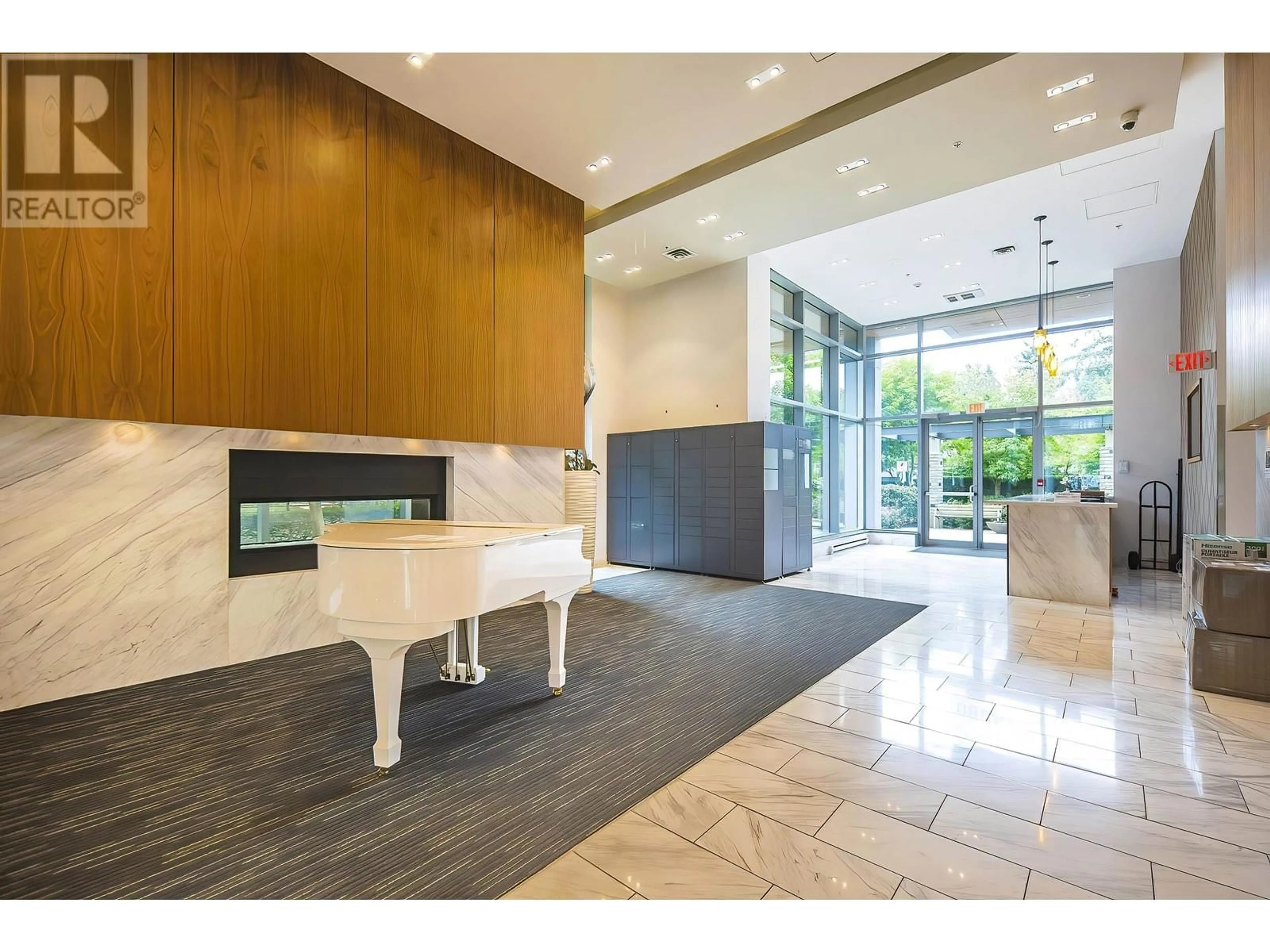 Indoor lobby, wood floors for 308 4880 BENNETT STREET, Burnaby British Columbia V5H0C1