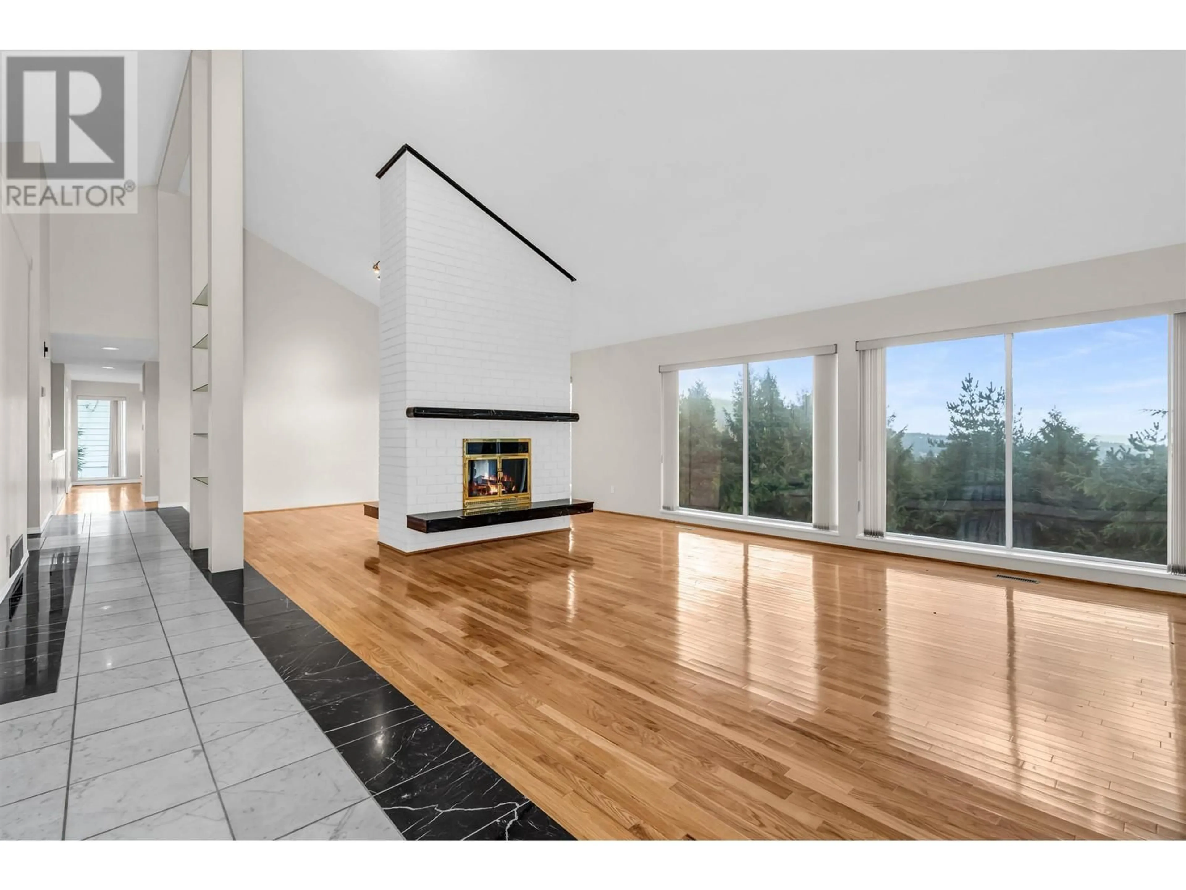 Indoor foyer, wood floors for 630 ST. ANDREWS ROAD, West Vancouver British Columbia V7S1V6