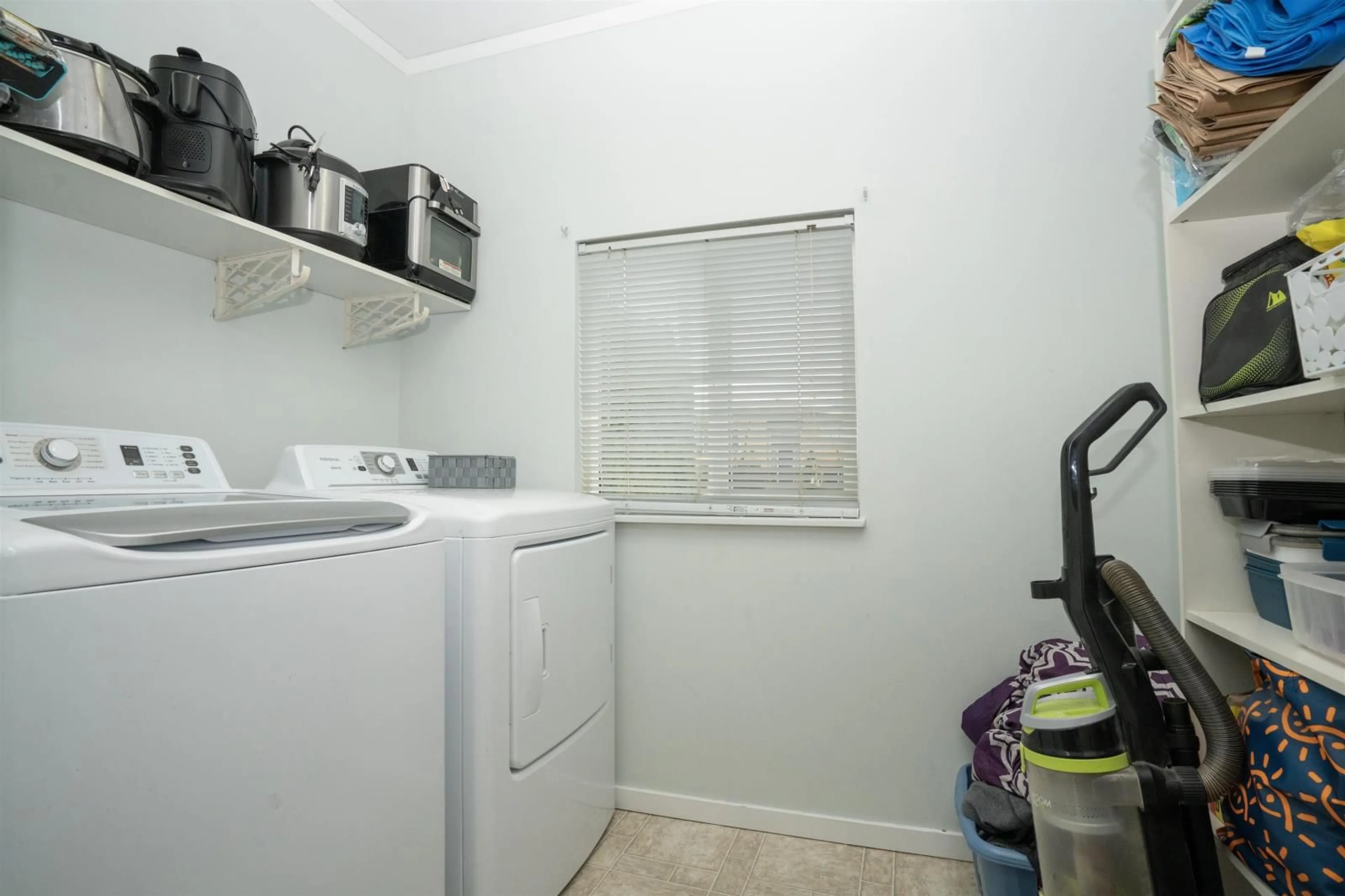 Laundry room for 45148 OLIVER CRESCENT, Chilliwack British Columbia V2R2J9