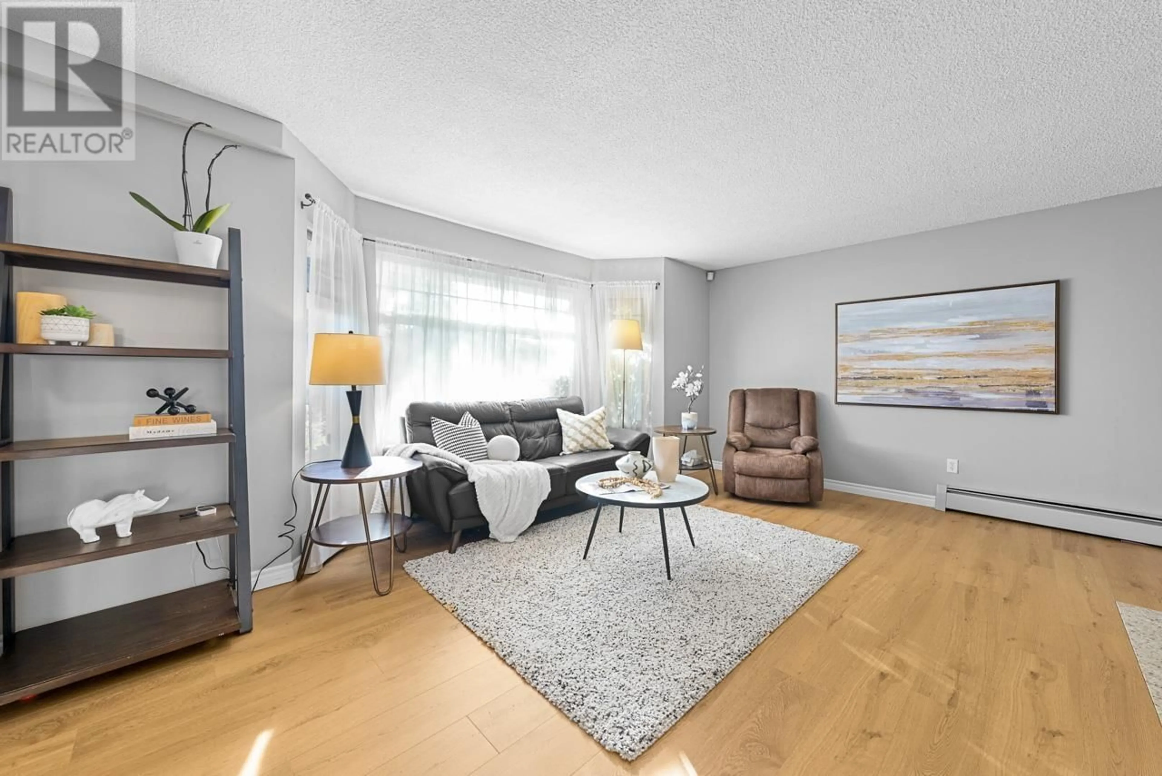 Living room, wood floors for 10411 HOGARTH DRIVE, Richmond British Columbia V7E3Z7