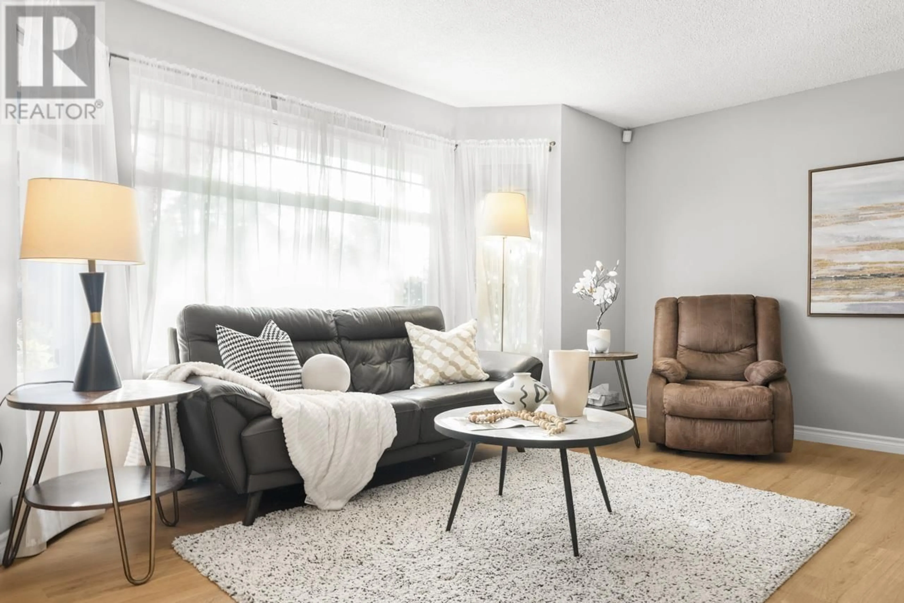 Living room, wood floors for 10411 HOGARTH DRIVE, Richmond British Columbia V7E3Z7