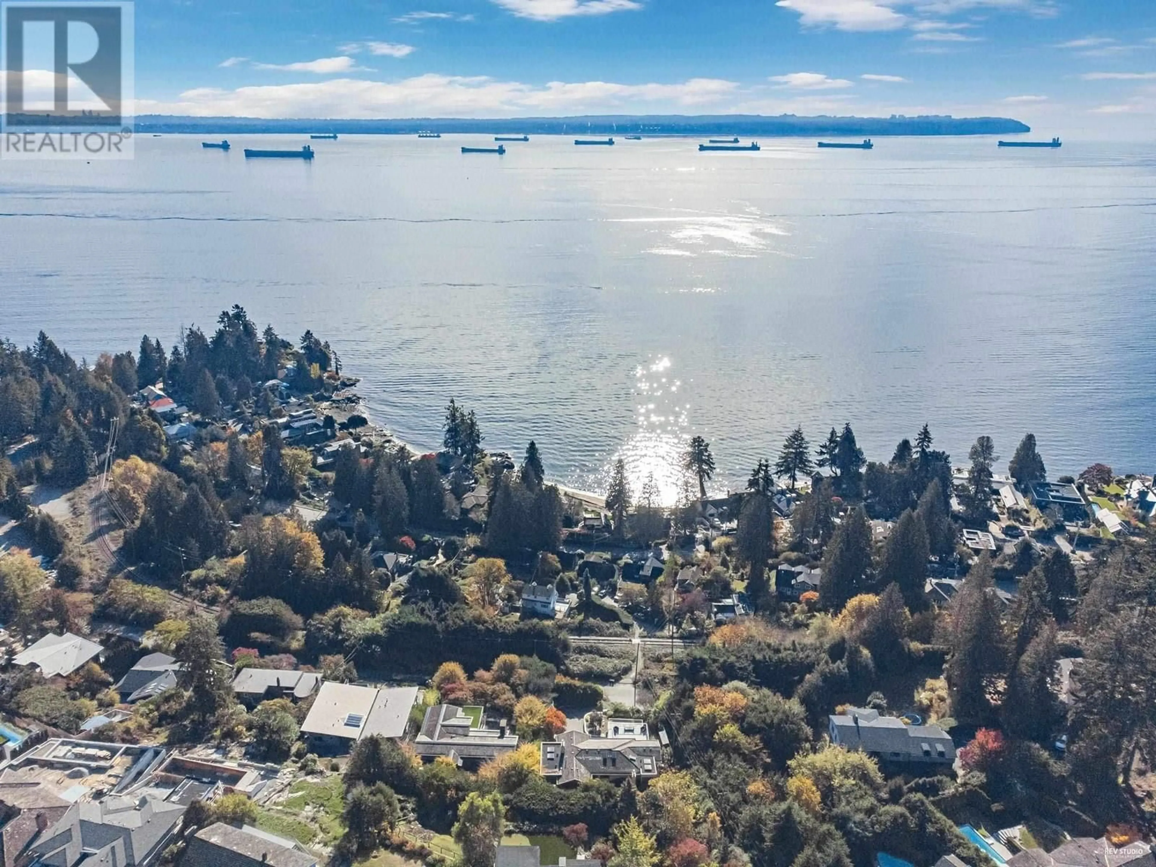 A pic from outside/outdoor area/front of a property/back of a property/a pic from drone, water/lake/river/ocean view for 3285 DICKINSON CRESCENT, West Vancouver British Columbia V7V2L4