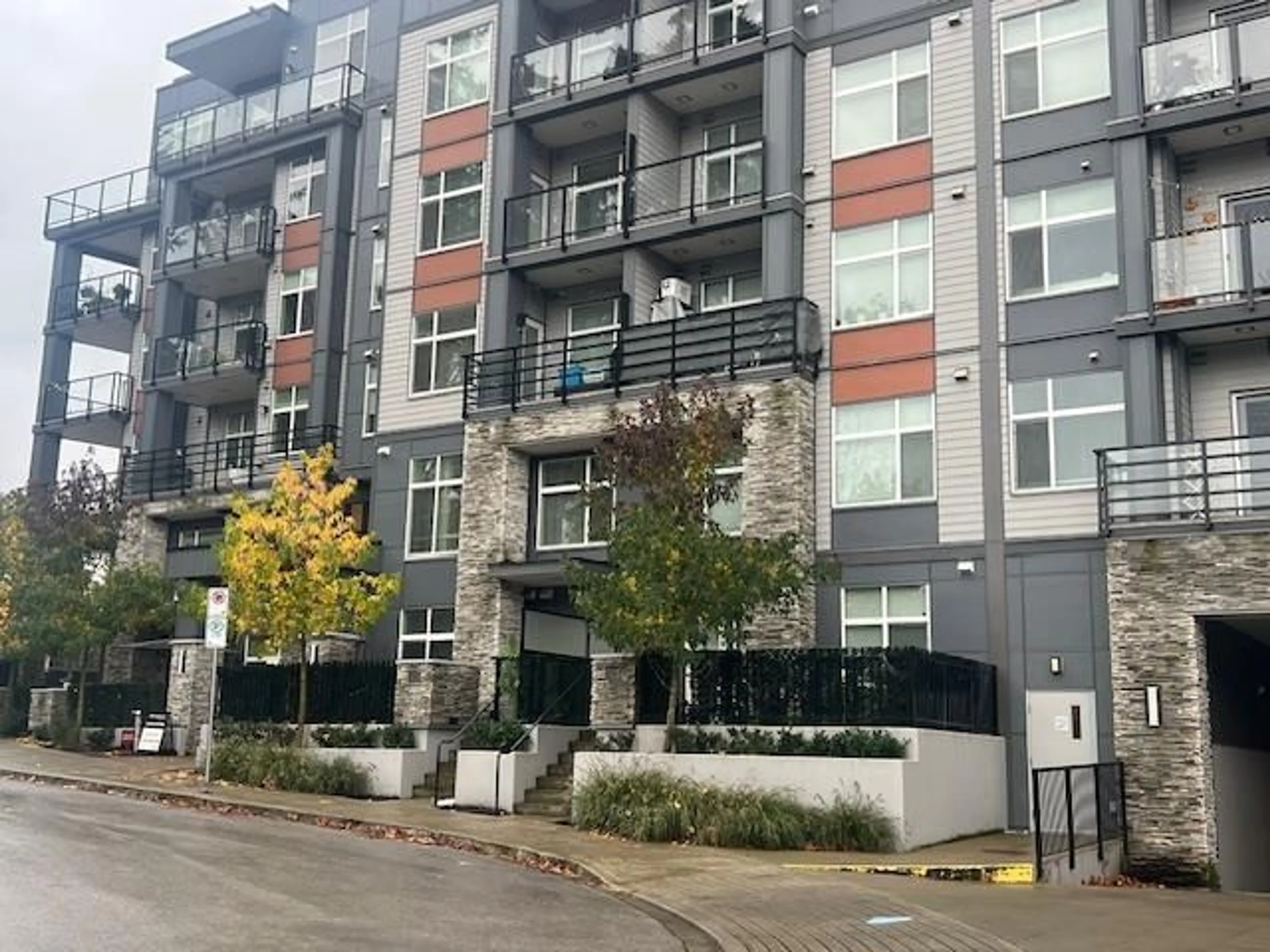 A pic from exterior of the house or condo, the front or back of building for 107 11077 RAVINE ROAD, Surrey British Columbia V3T0R7