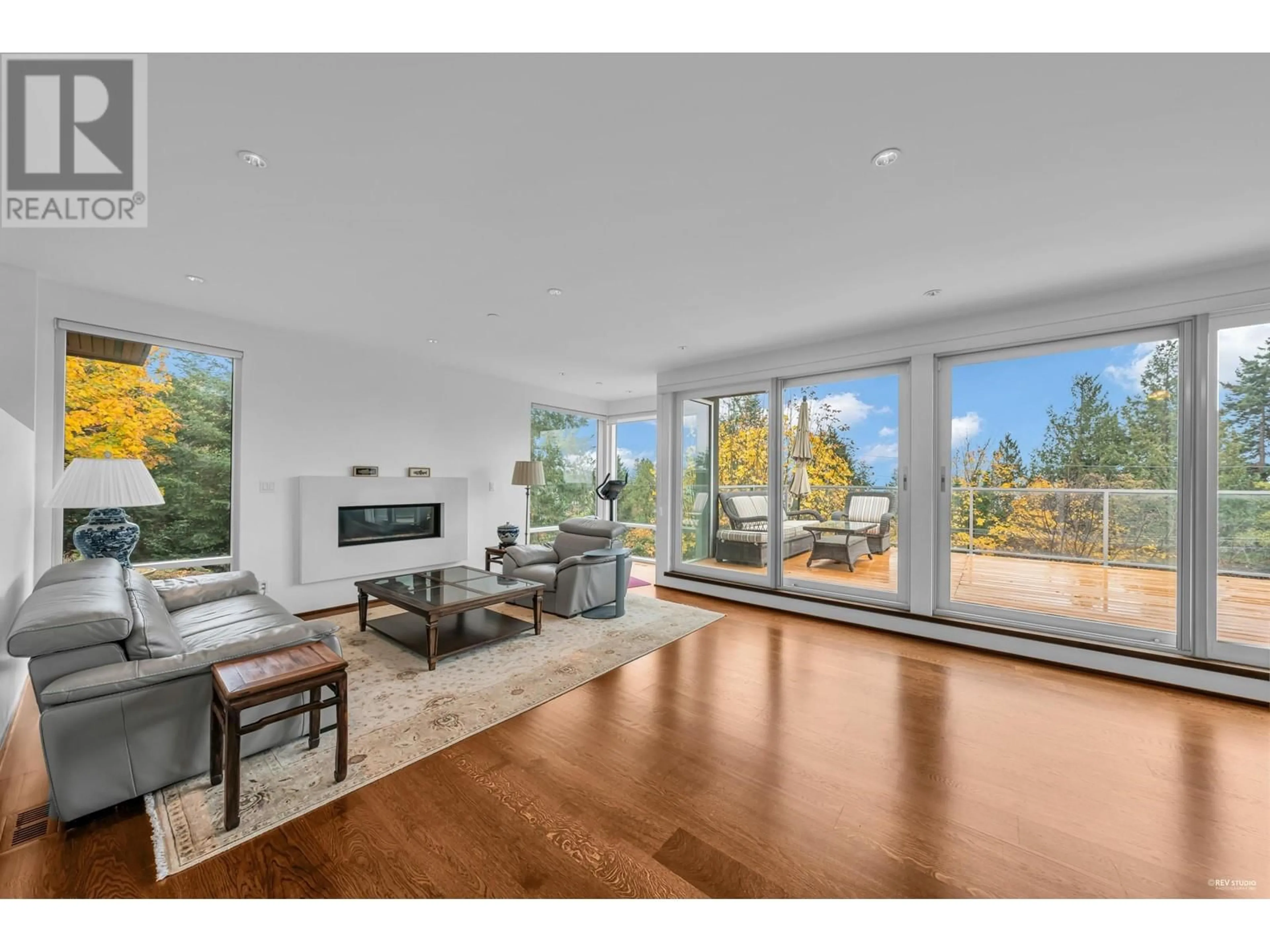 Living room, wood floors for 420 N OXLEY STREET, West Vancouver British Columbia V7V2L6