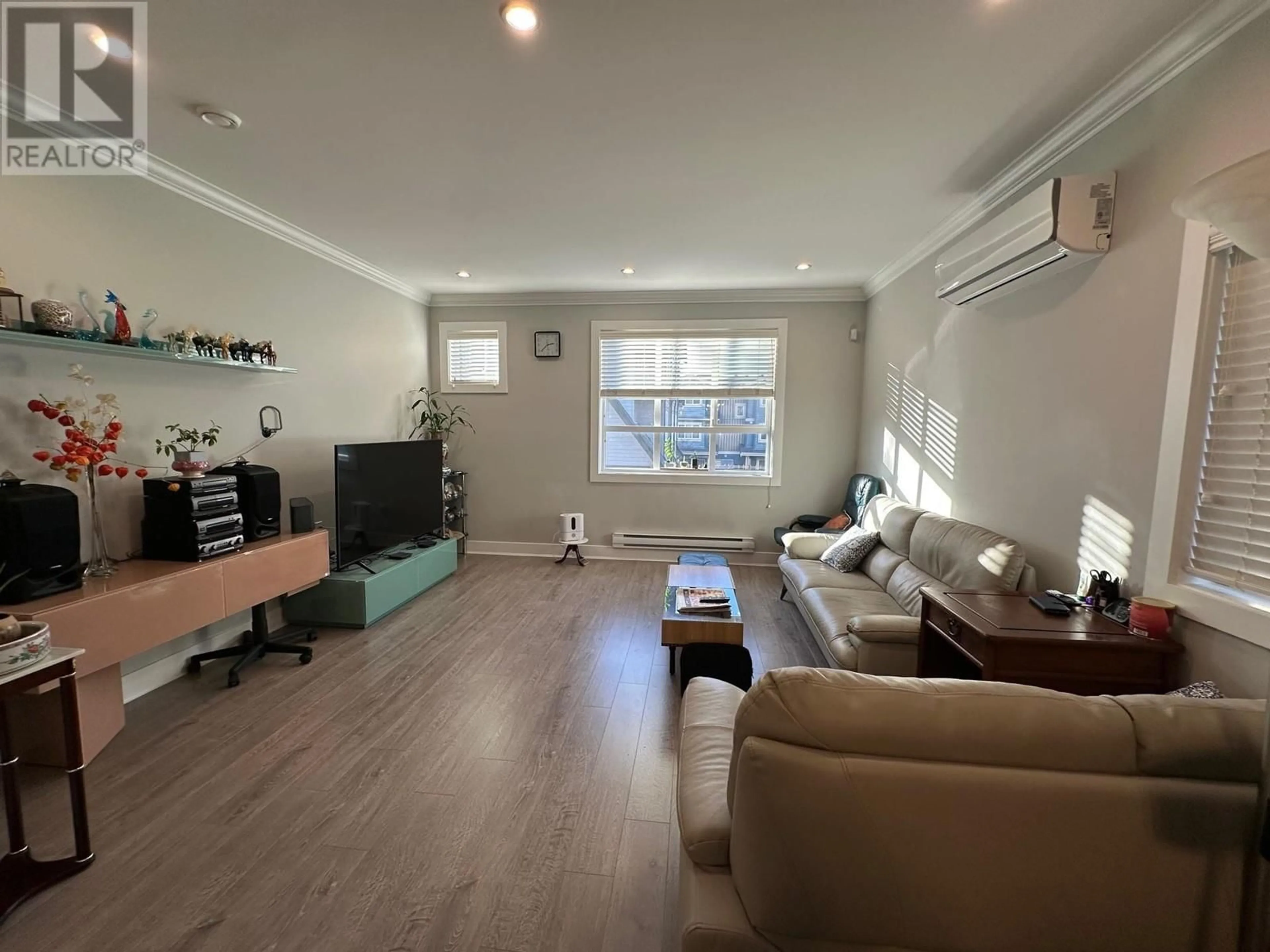 Living room, wood floors for 5 9840 ALBERTA ROAD, Richmond British Columbia V6Y1T6