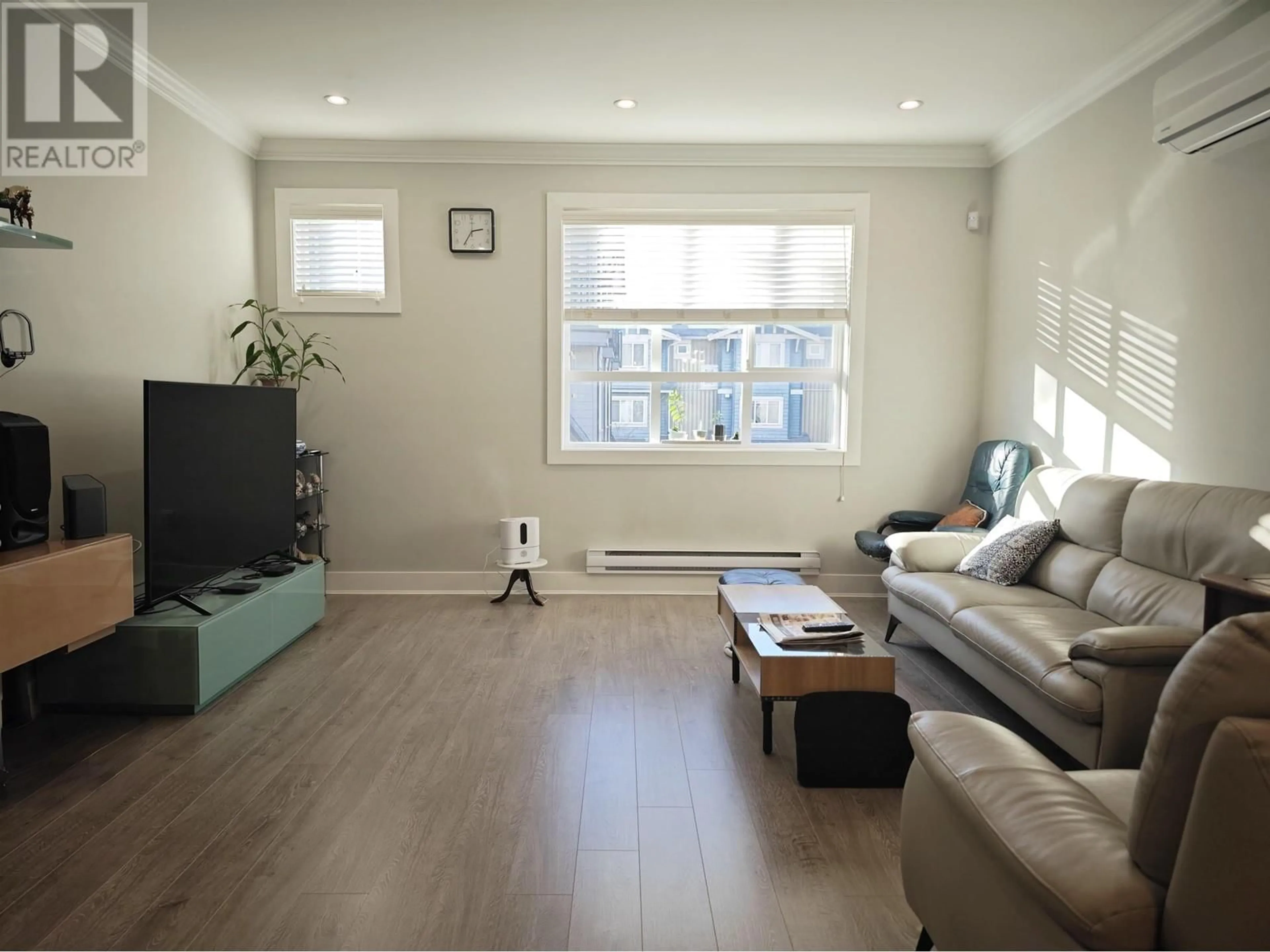 Living room, wood floors for 5 9840 ALBERTA ROAD, Richmond British Columbia V6Y1T6