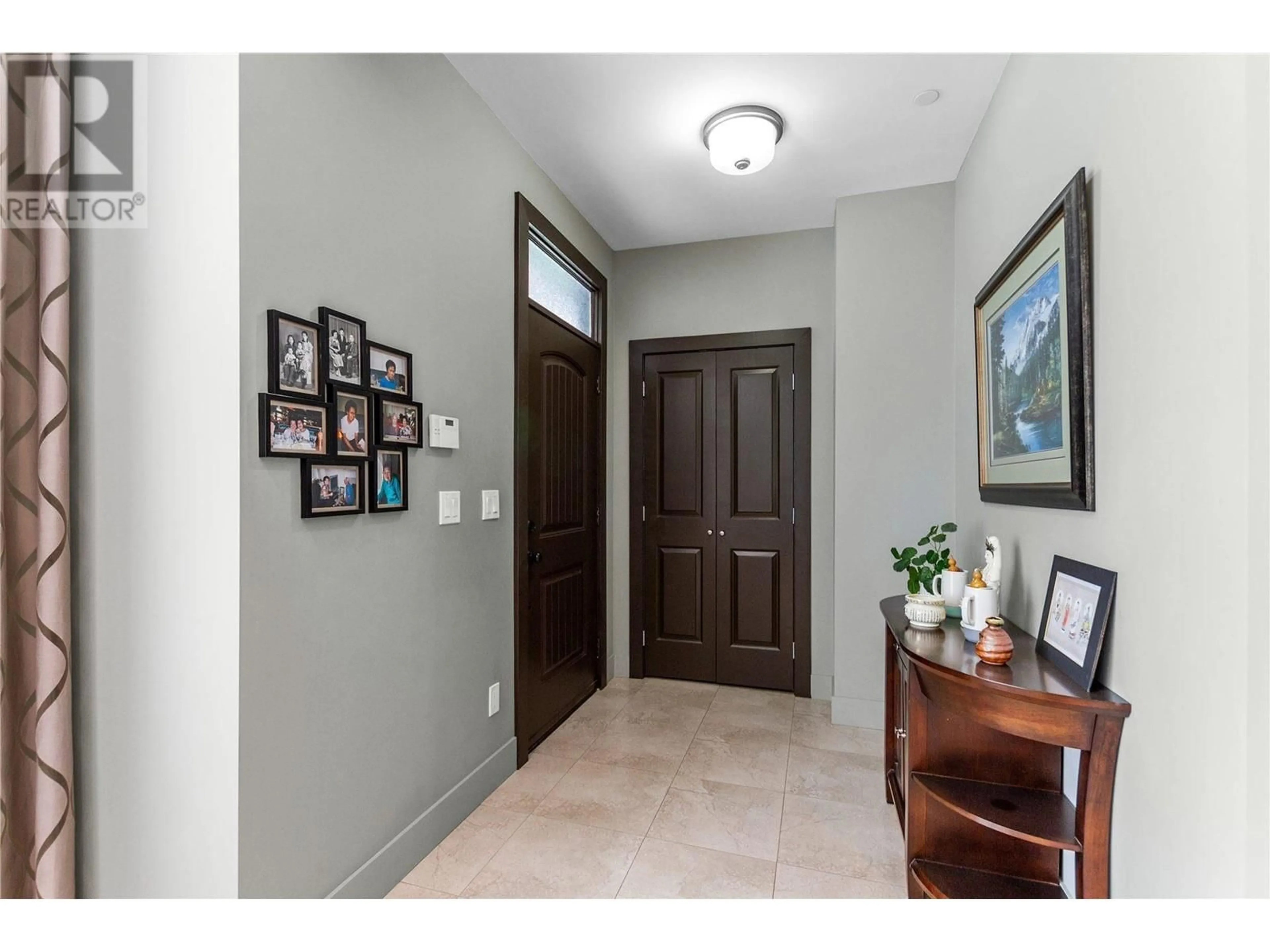 Indoor entryway, wood floors for 3675 E 26TH AVENUE, Vancouver British Columbia V5R1M6