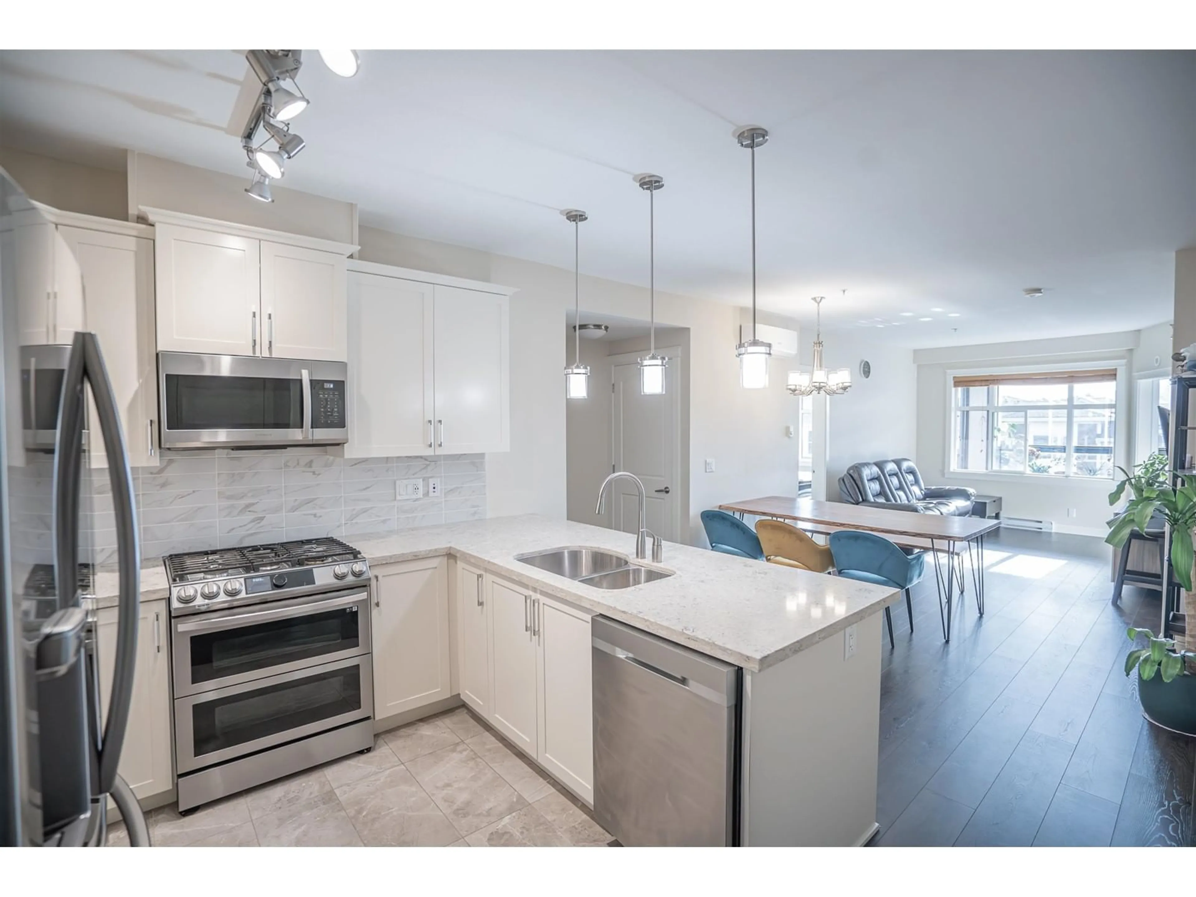 Open concept kitchen for 413 20325 85 AVENUE, Langley British Columbia V2Y3L2