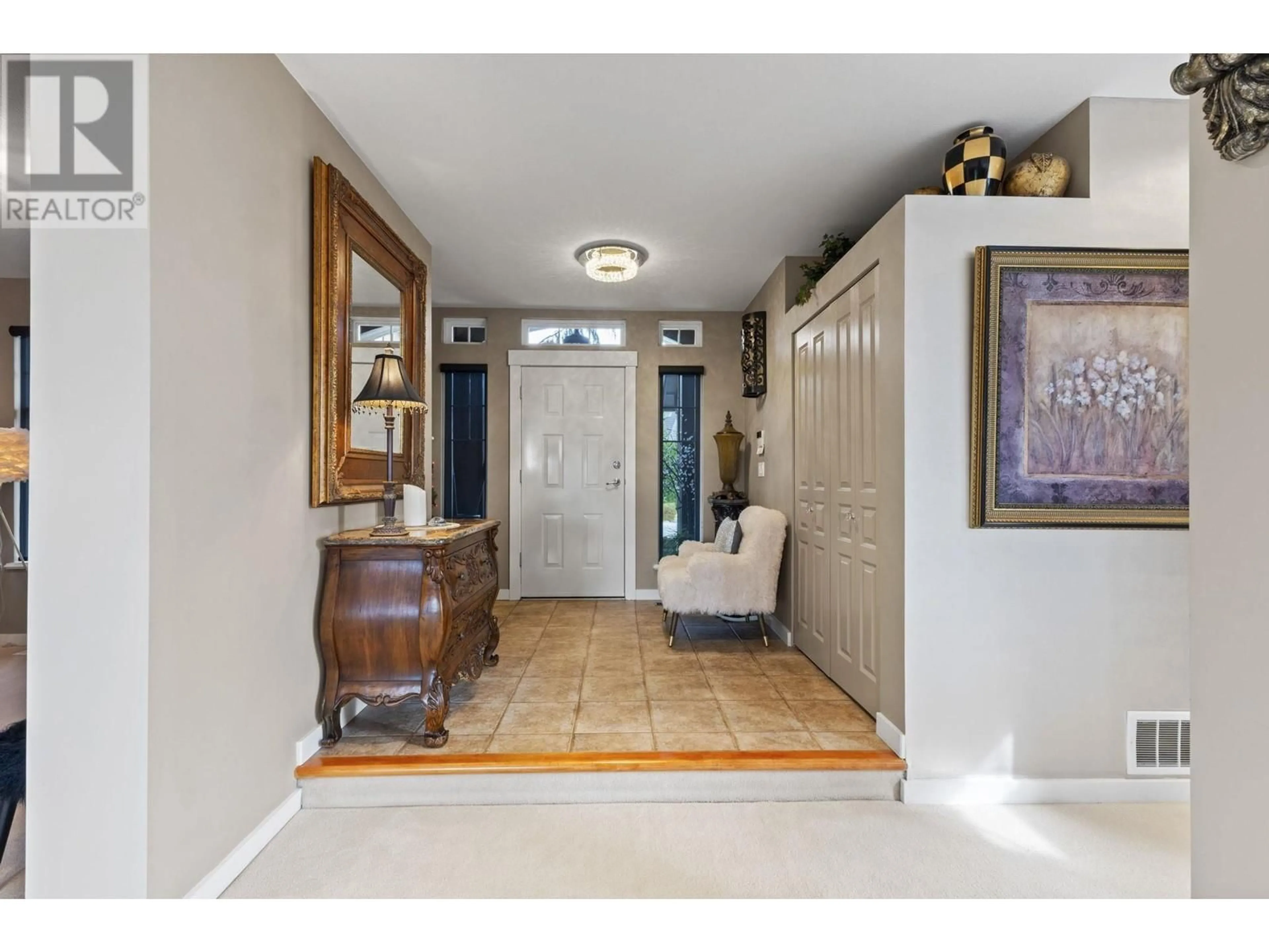 Indoor entryway, wood floors for 31 BIRCHWOOD CRESCENT, Port Moody British Columbia V3H5H7