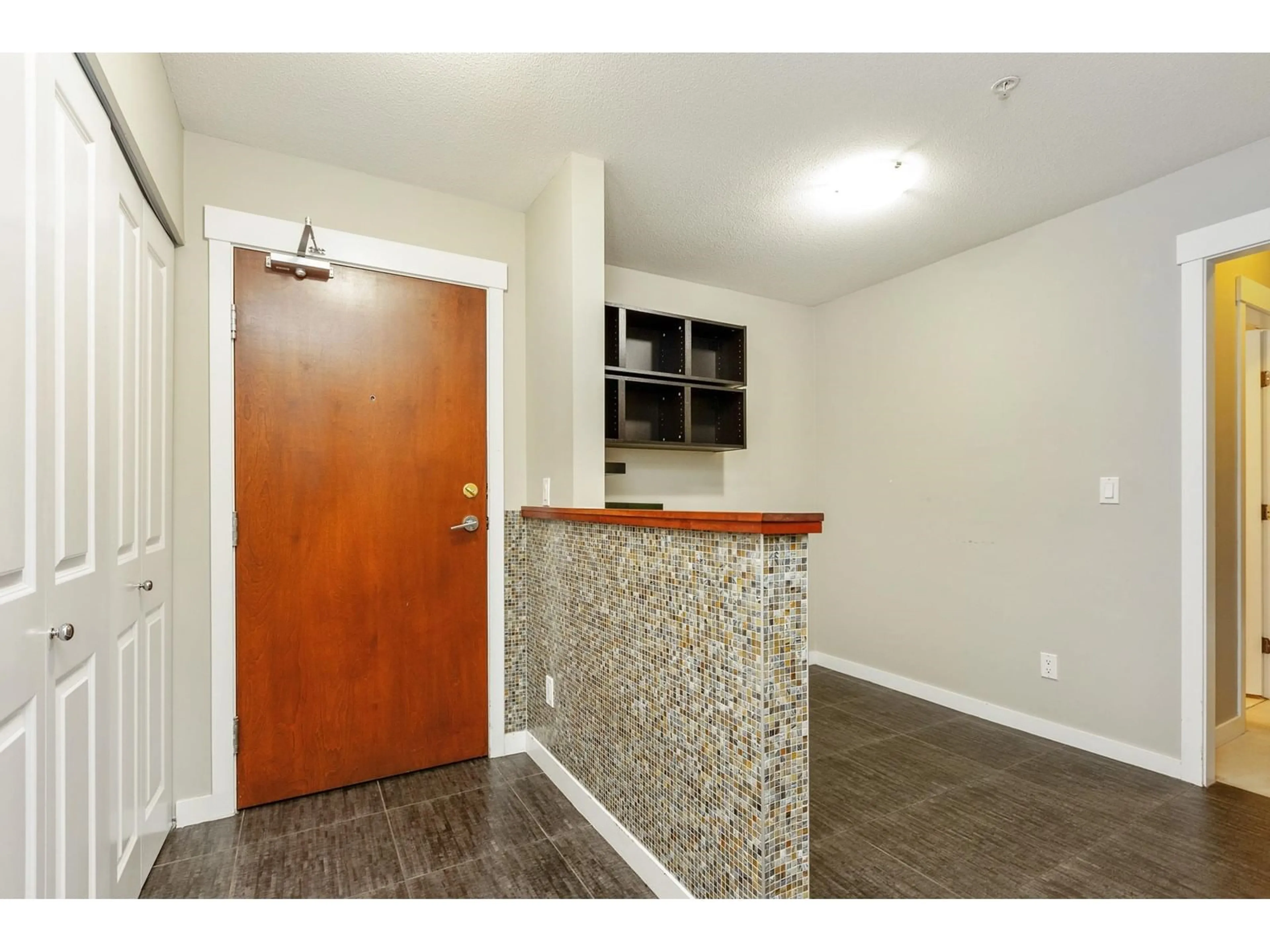 Indoor entryway, unknown floor for 328 15988 26 AVENUE, Surrey British Columbia V3Z5K3