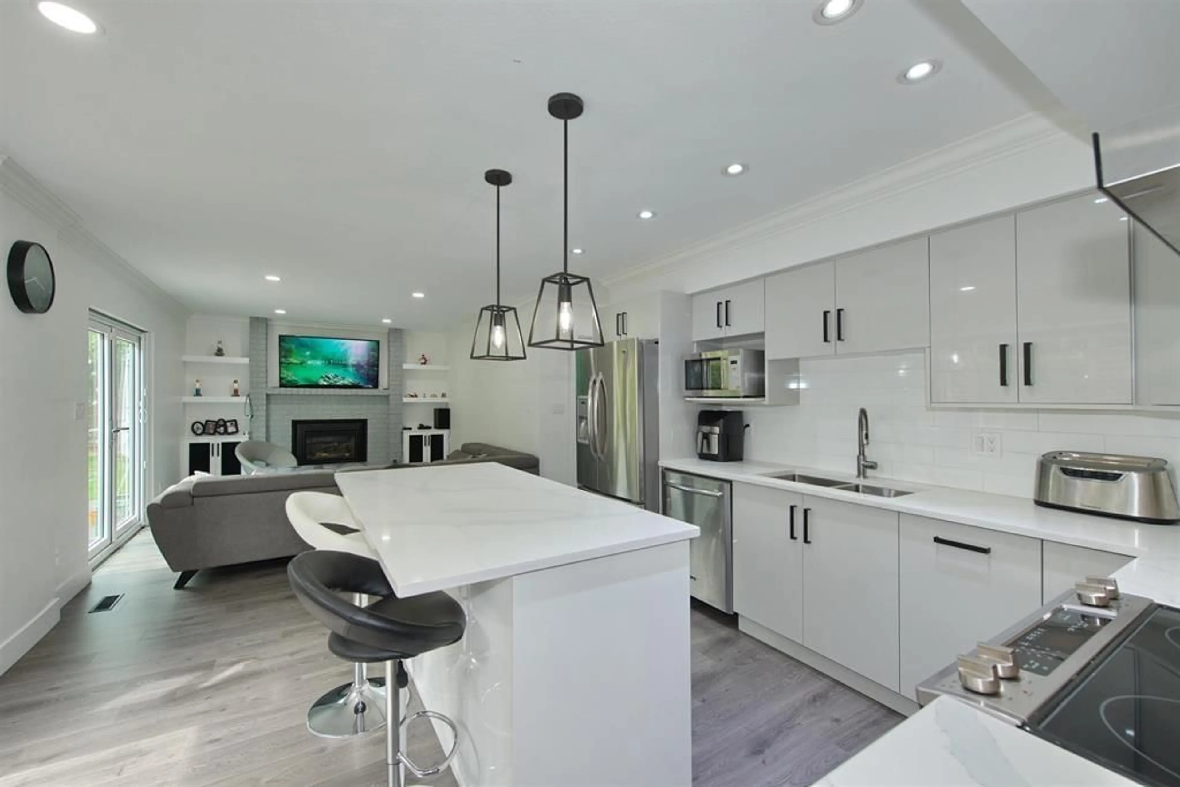 Open concept kitchen, ceramic/tile floor for 6049 133A, Surrey British Columbia V3X2K3